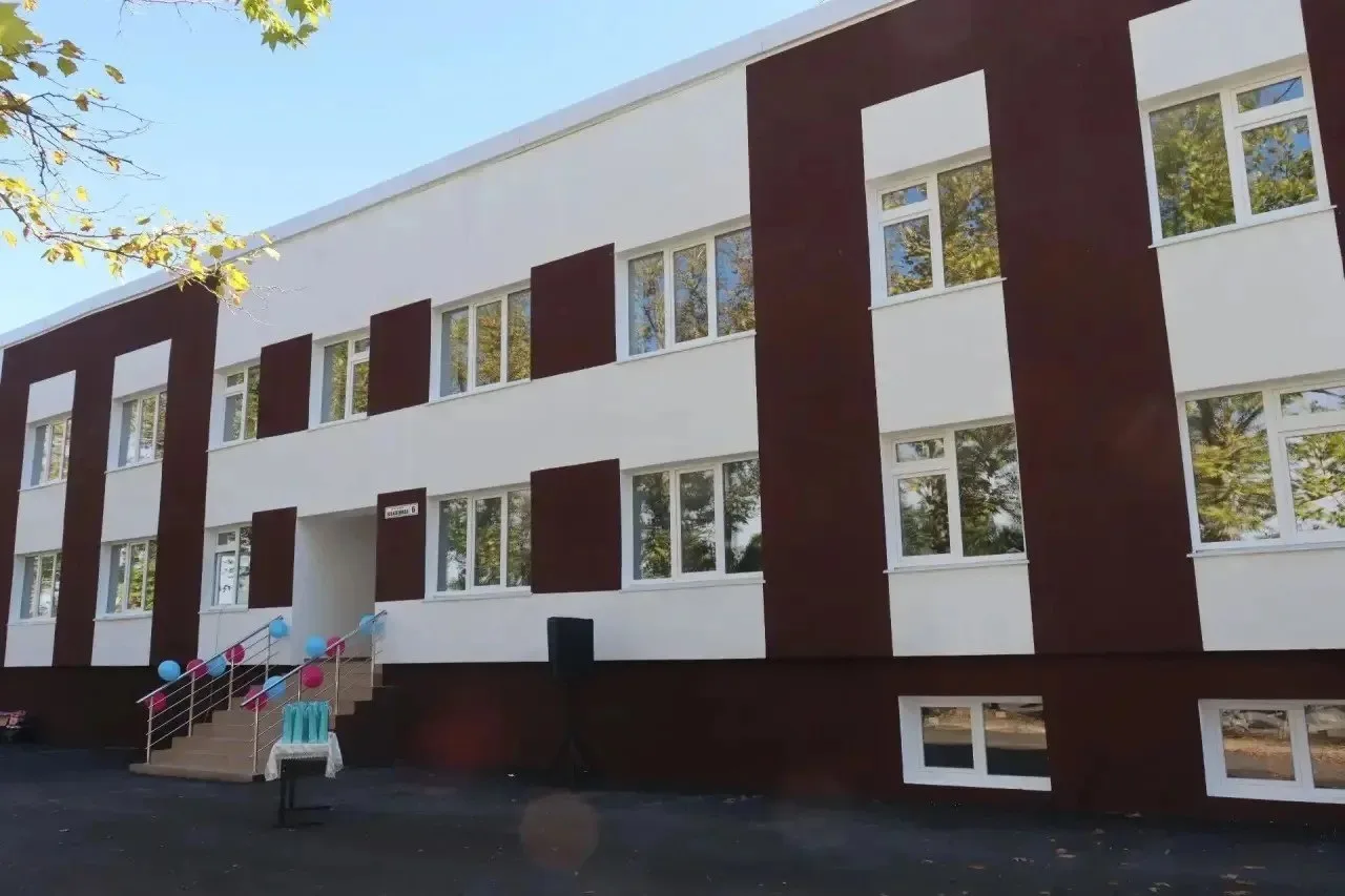 🔑 В Сакском районе вручили ключи от новых квартир детям-сиротам