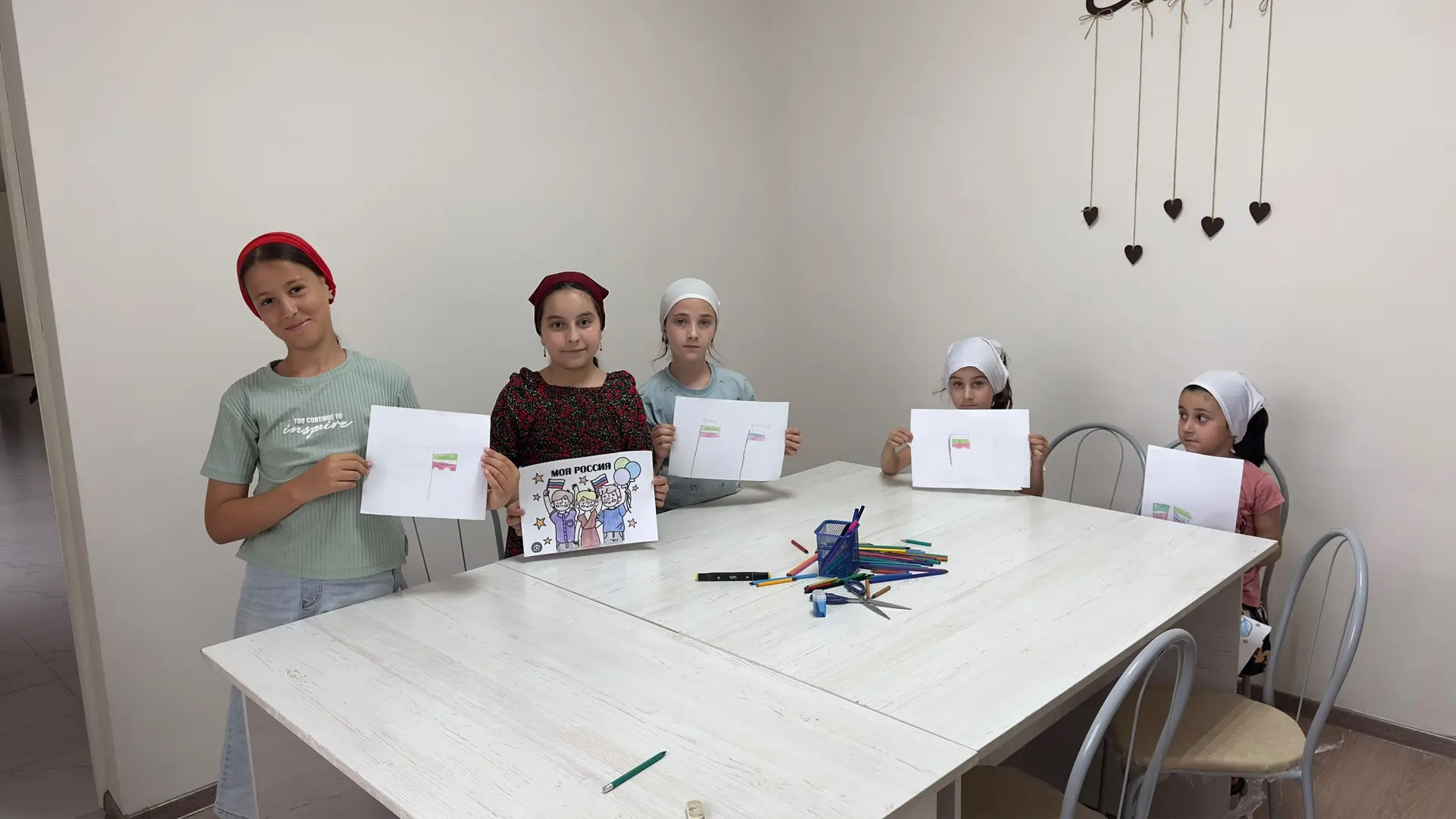 19 августа в 11:00 в Доме культуры Чири-Юрт провели выставку рисунков с участниками клу...
