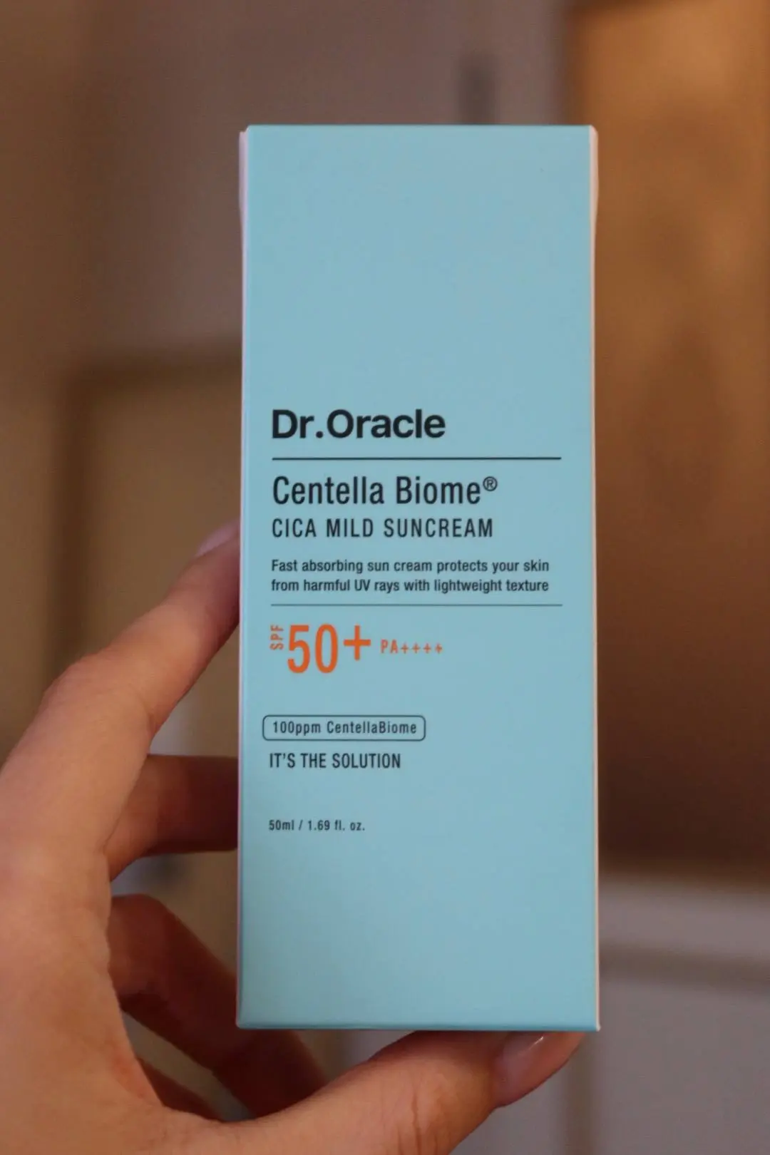 и то, что я буду советовать вам из раза в раз — SPF средство от Dr.Oracle 🤍

это солнцезащитный кре