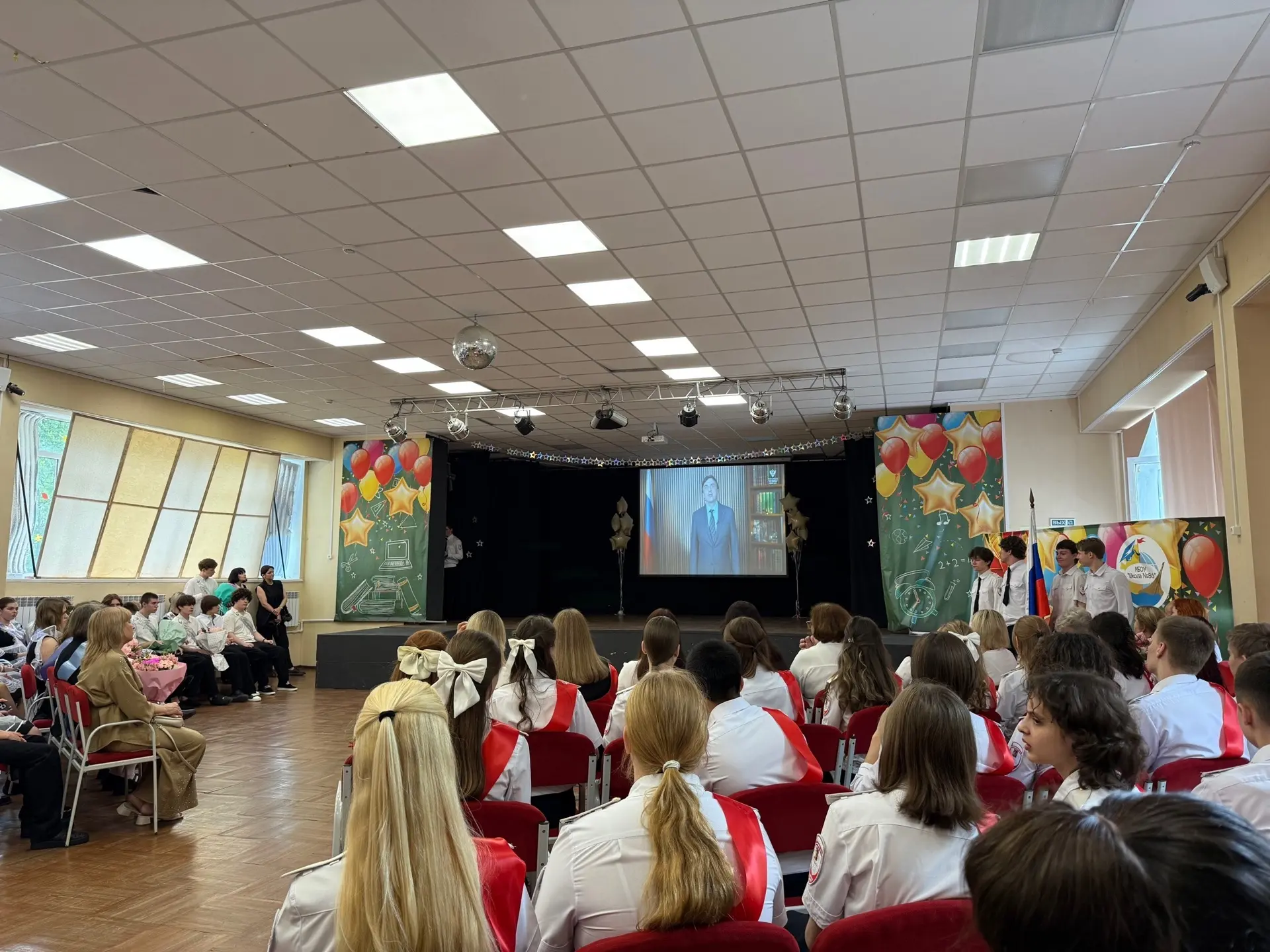Последний звонок для девятиклассников🔔✨  ✍️Сегодня в школе прозвучал последний звонок для выпускнико