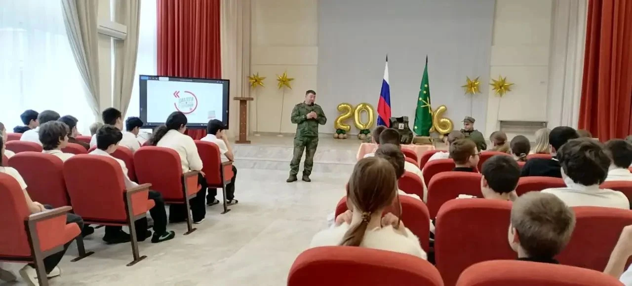 🇷🇺 «ДИАЛОГИ С ГЕРОЯМИ»: В 11 ШКОЛЕ ПРОШЕЛ УРОК МУЖЕСТВА, ПОСВЯЩЕННЫЙ ДНЮ ВОССОЕДИНЕНИ...