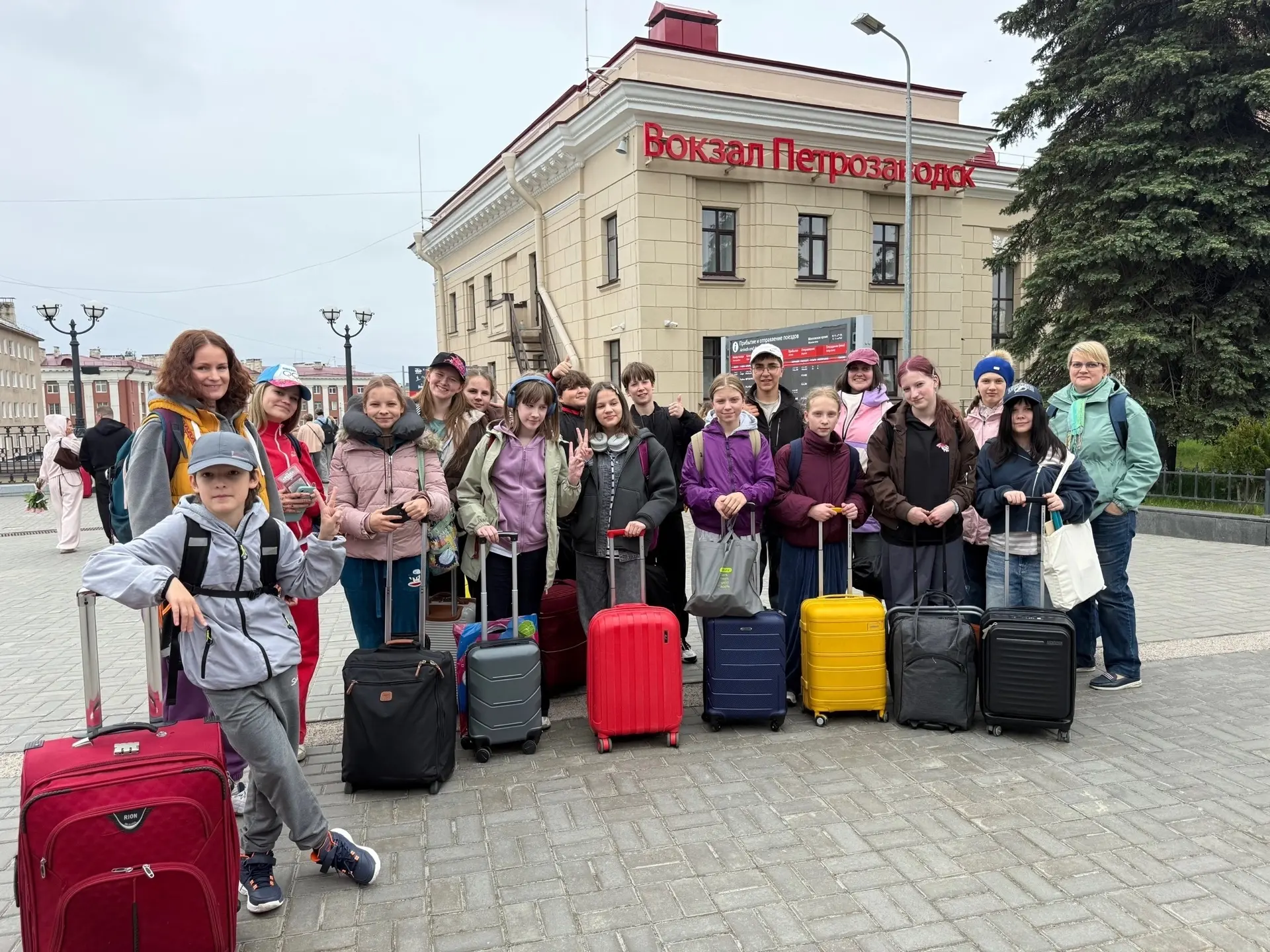 Дневник путешествия 6а на остров Кижи. 
День 1. Приключение начинается... Проснулись все очень рано,