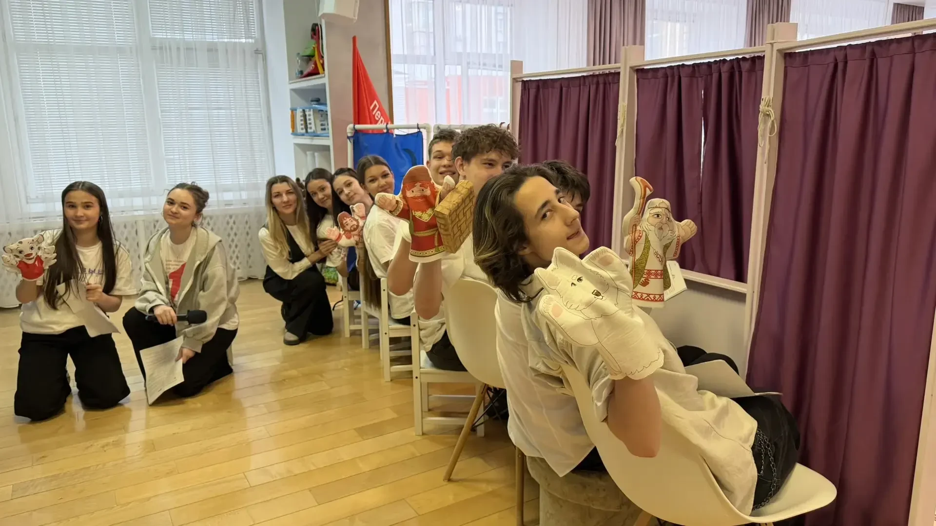 «ПЕРВЫЕ» В ДЕЛЕ: КУКОЛЬНЫЙ ТЕАТР ДЛЯ ДОШКОЛЯТ 🎭✨  Вчера в нашем пилотном детском саду №130 случилась