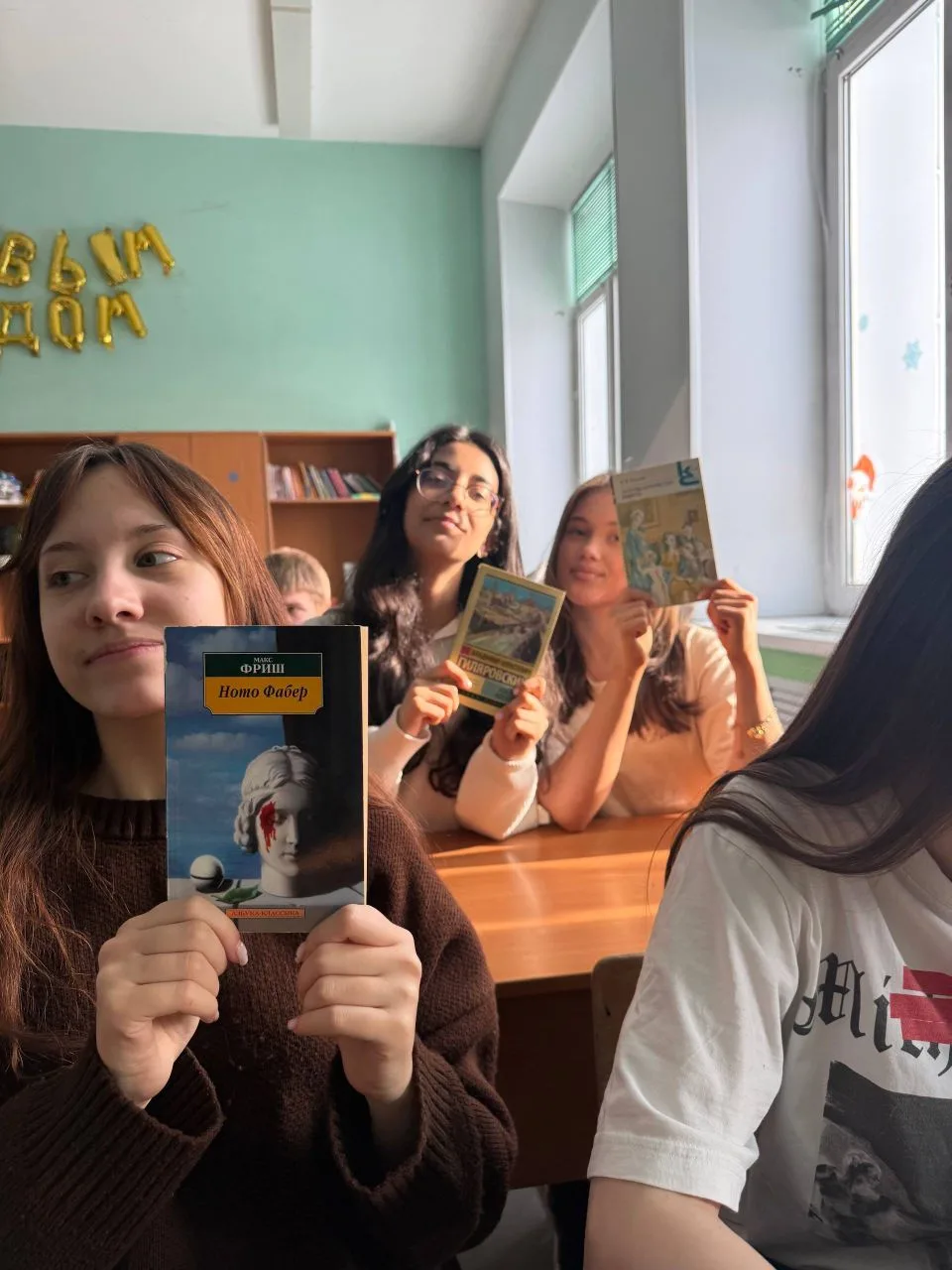 📚✨ Дорогие друзья!  Сегодня мы отмечаем День книгодарения, и в нашей школе мы провели его с особым э