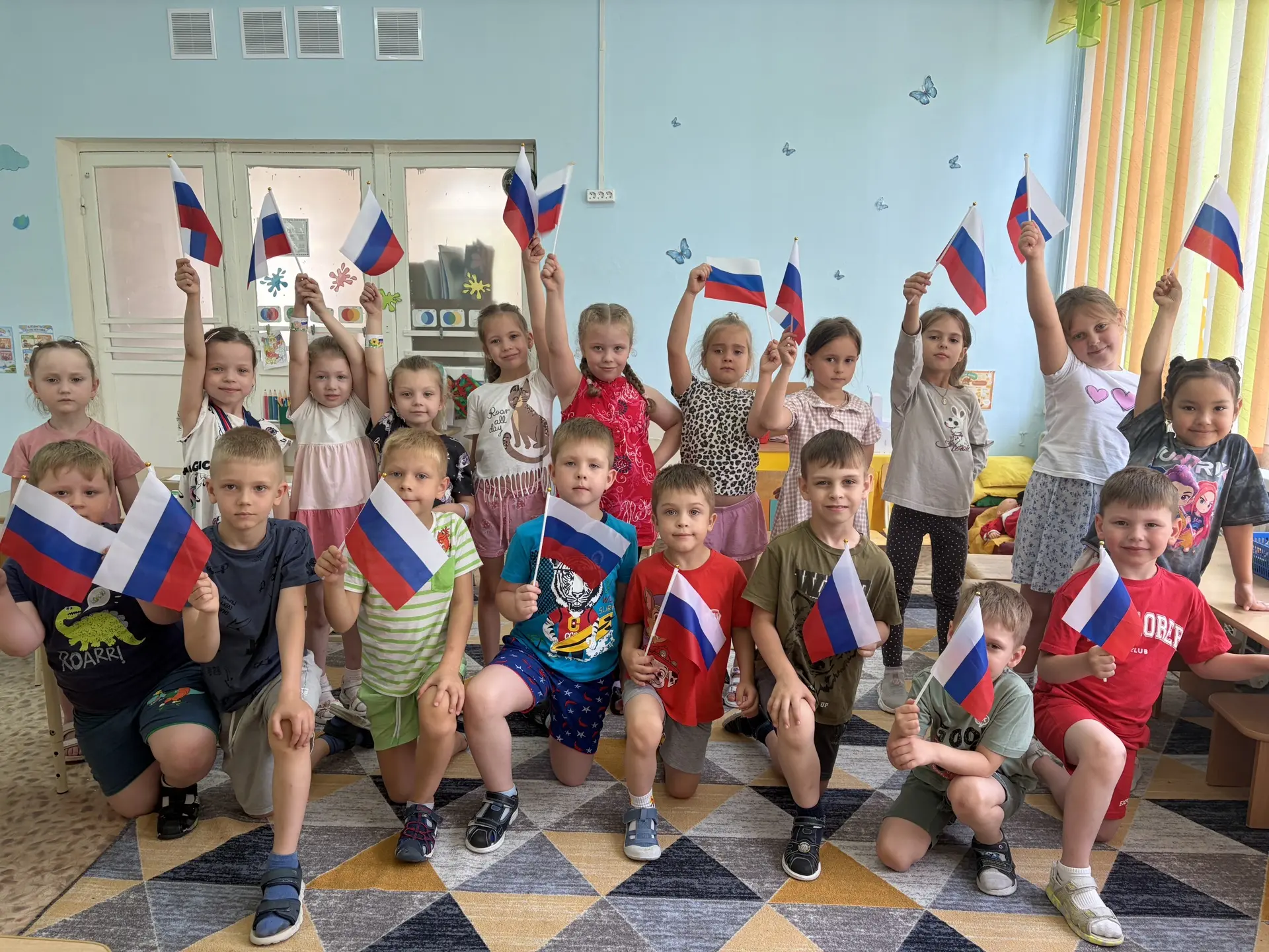 В честь Дня России ребята старшей группы №11 провели познавательную беседу о нашей великой Родине. М