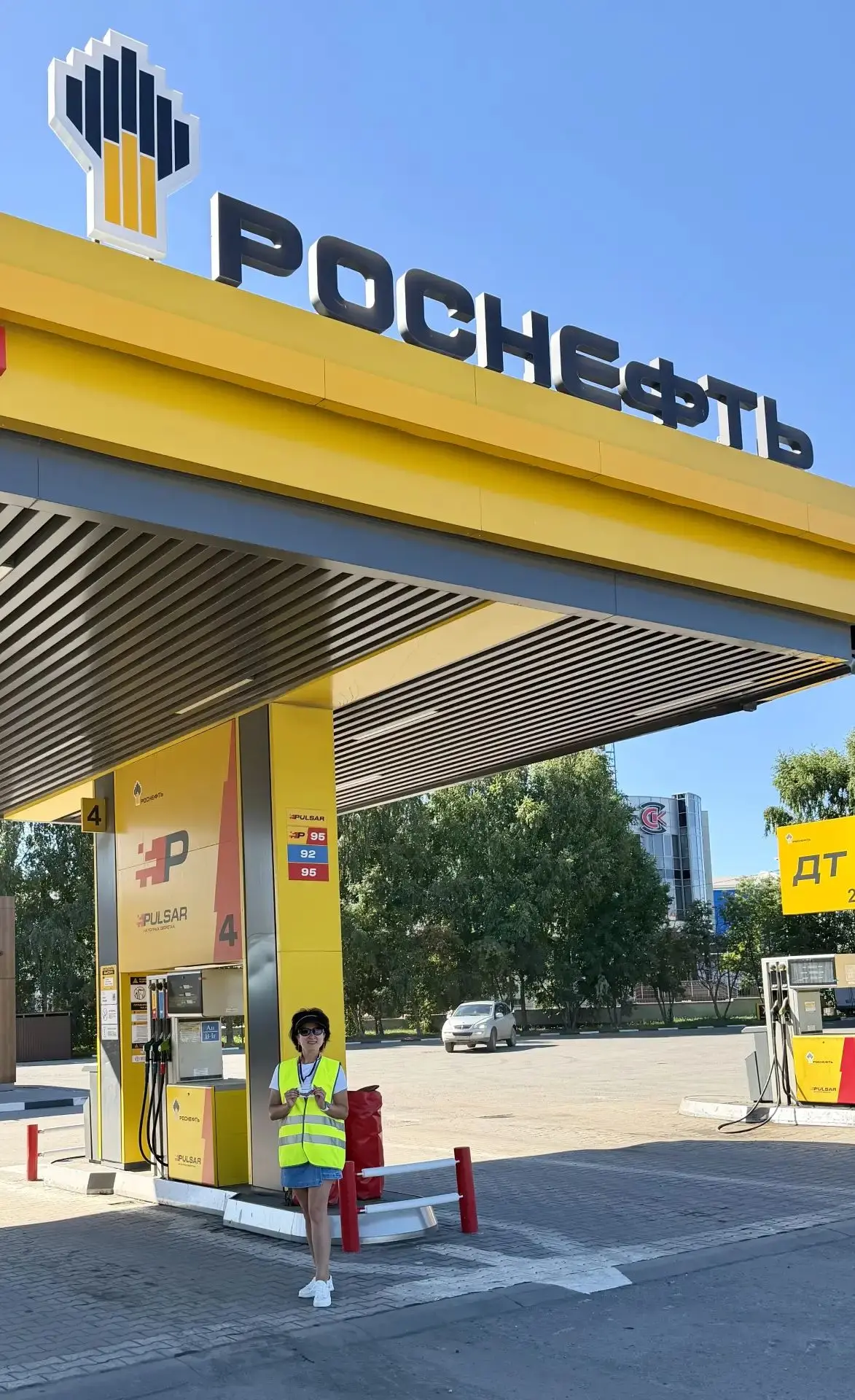 ⛽️🚙Сотрудники «Ромашки» вновь оказывают волонтёрскую деятельность на АЗС «Роснефть» с. Косыревка.

