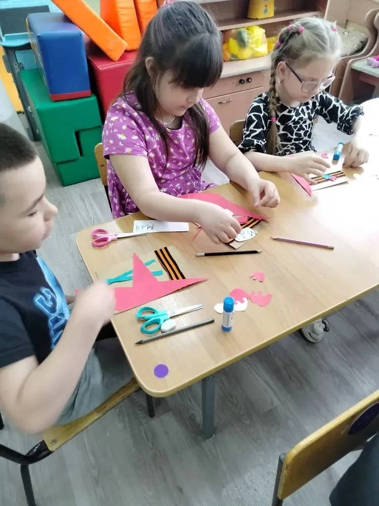 Детские ручки зажгли Вечный огонь на бумаге — аппликации ко Дню Победы! ✂️🔥👍