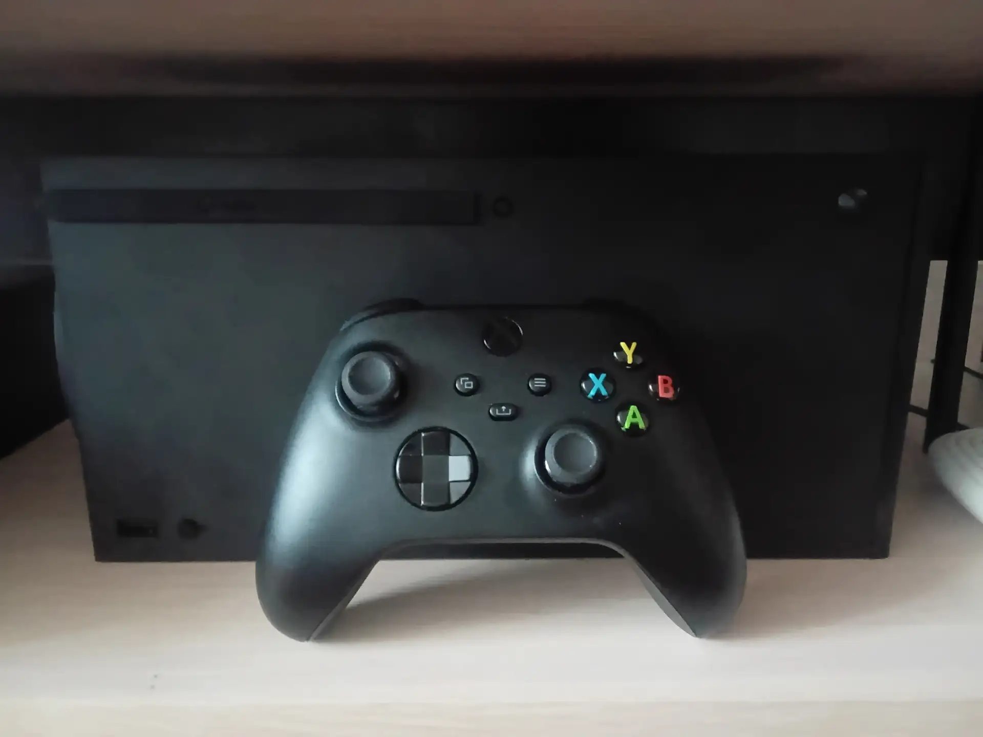 Продам игровую приставку Xbox Series X. Приставка работает без нареканий. Дополнительно к приставке 