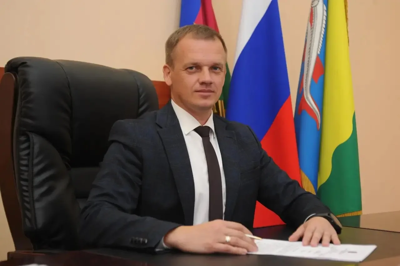 🤝 Глава Ейского района Роман Бублик поздравил педагогов и студентов колледжей и техник...