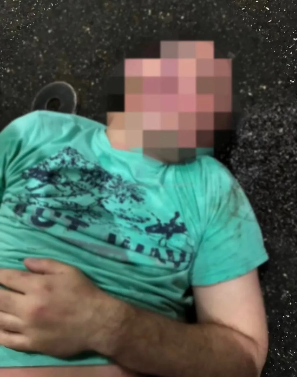 😡В Парке Кирова поймали извращенца с расстегнутой ширинкой, который шлёпал парней