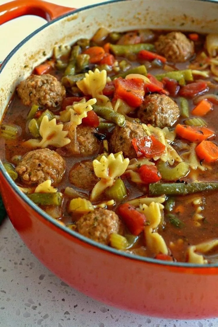 Рецепт супа с фрикадельками, овощами и пастой: