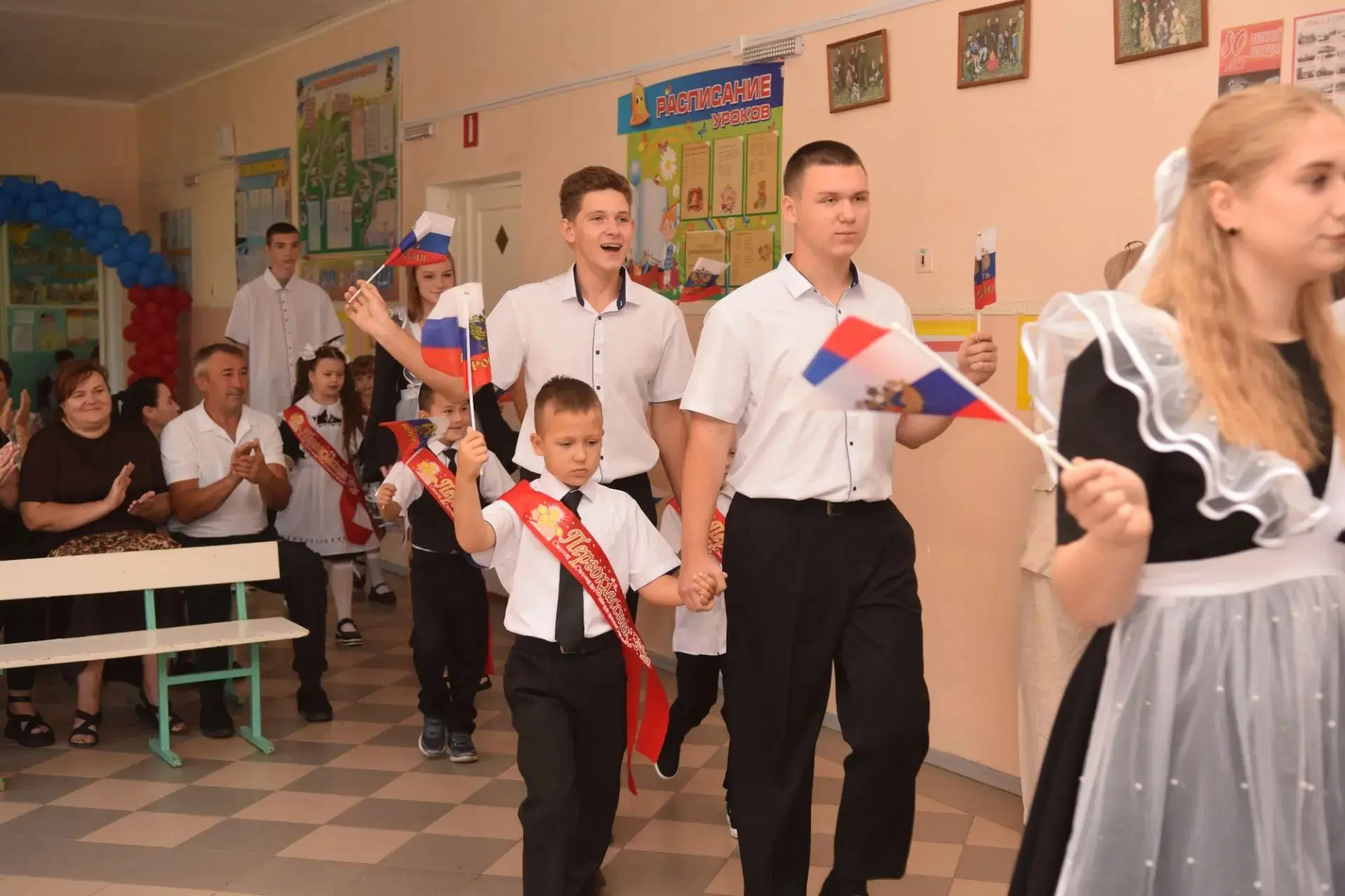 С Днём знаний, МАОУ СОШ № 10! 🎒🔔