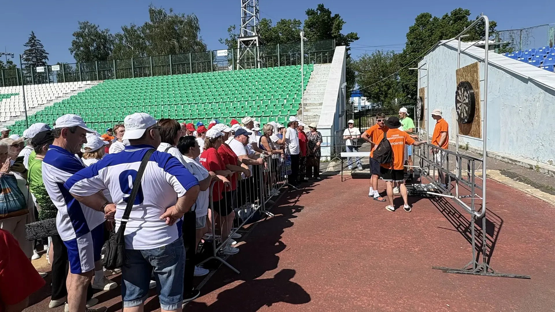 В Орле пенсионеры состязаются в скорости, меткости и желании победить! 💪  Региональный этап XII Спар