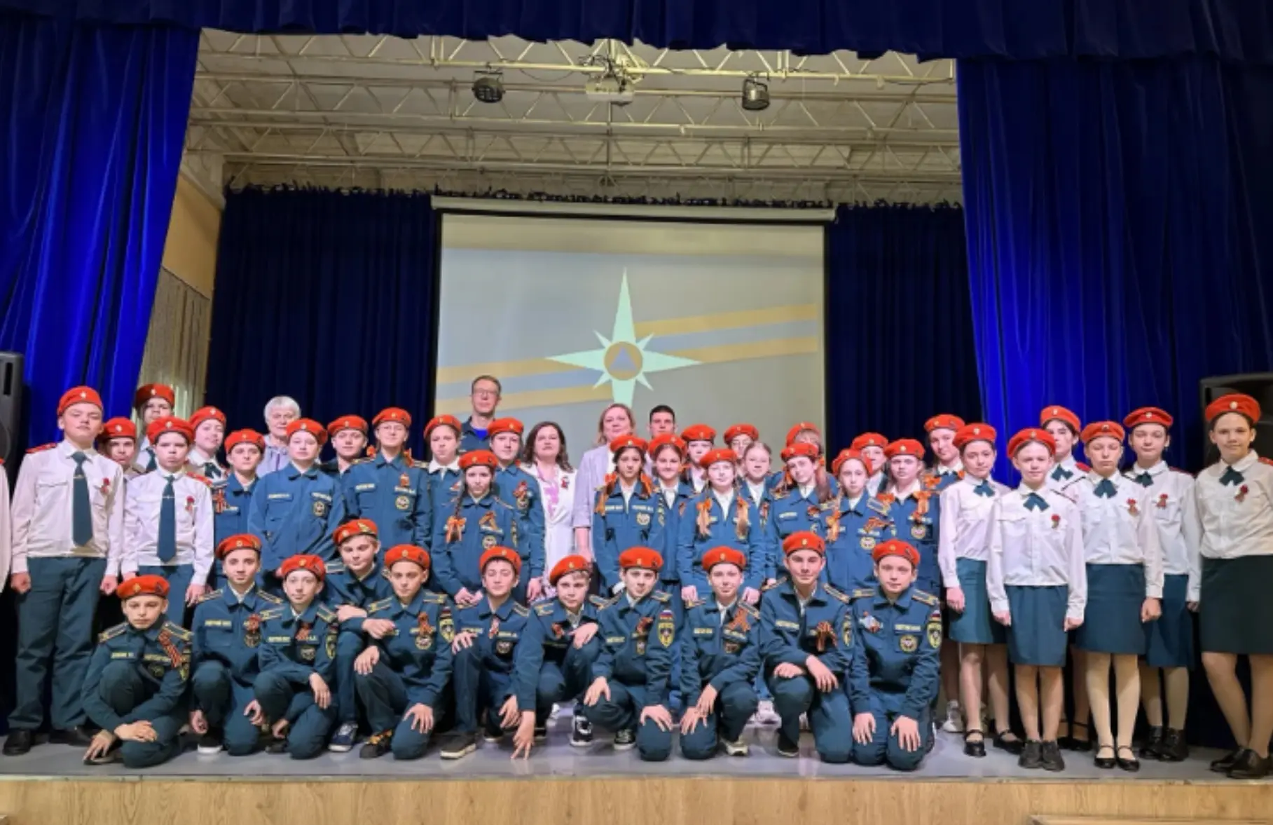 🚒 Сегодня в Центре творчества «Московия» — торжественное событие! 🎓  Наши кадеты из 5 «МЧС» класса п