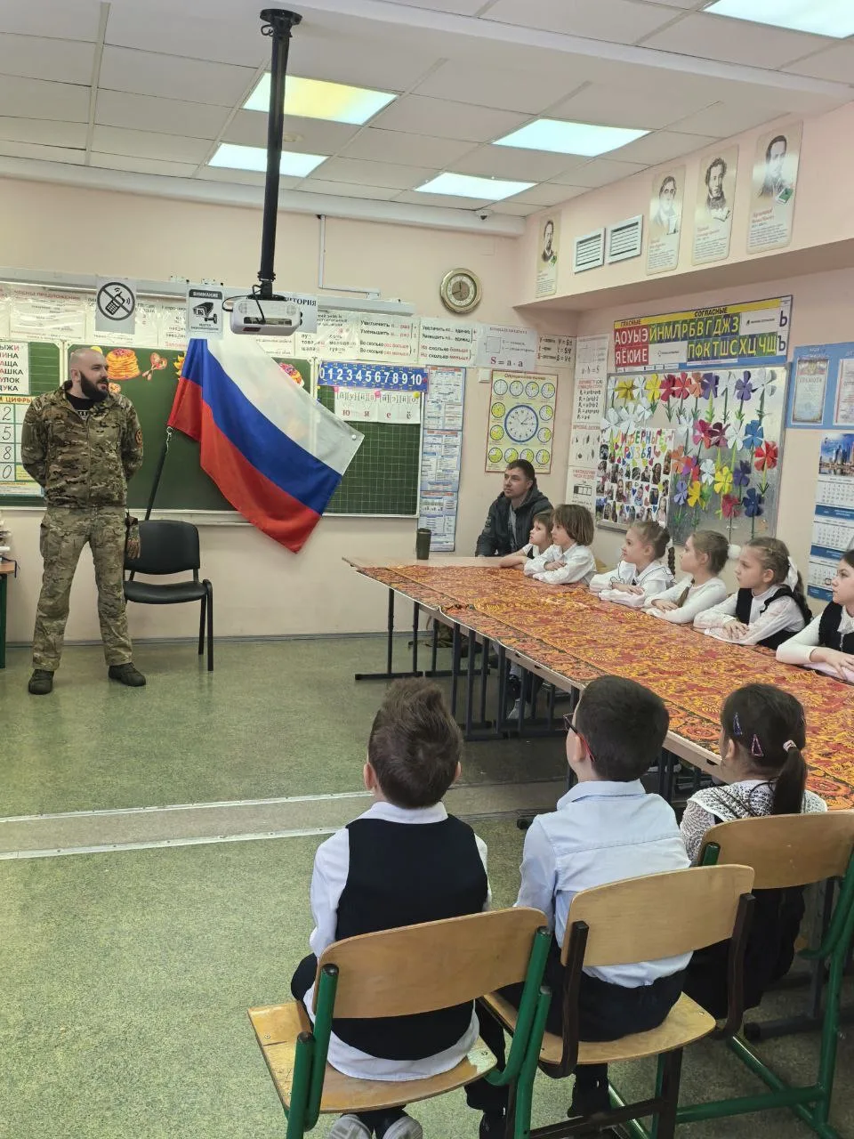 В преддверии Дня Защитника Отечества во 2-В и в 5-М/К классах МБОУ г. Пушкино «Образовательный компл