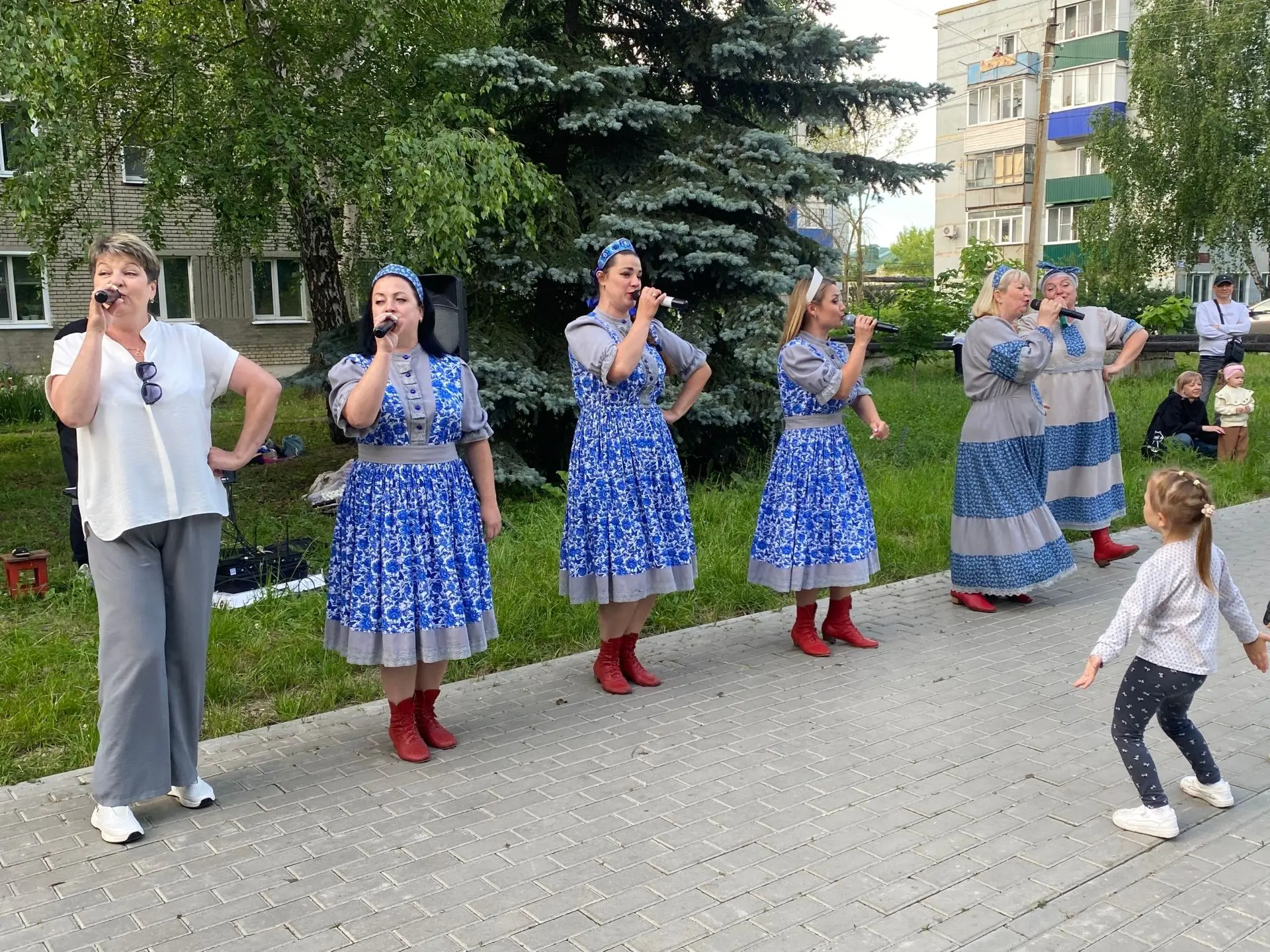 Сегодня сквер «Ясенки» стал настоящим центром притяжения для соседей и гостей! 👨‍👩‍👧‍👦 Жители бл