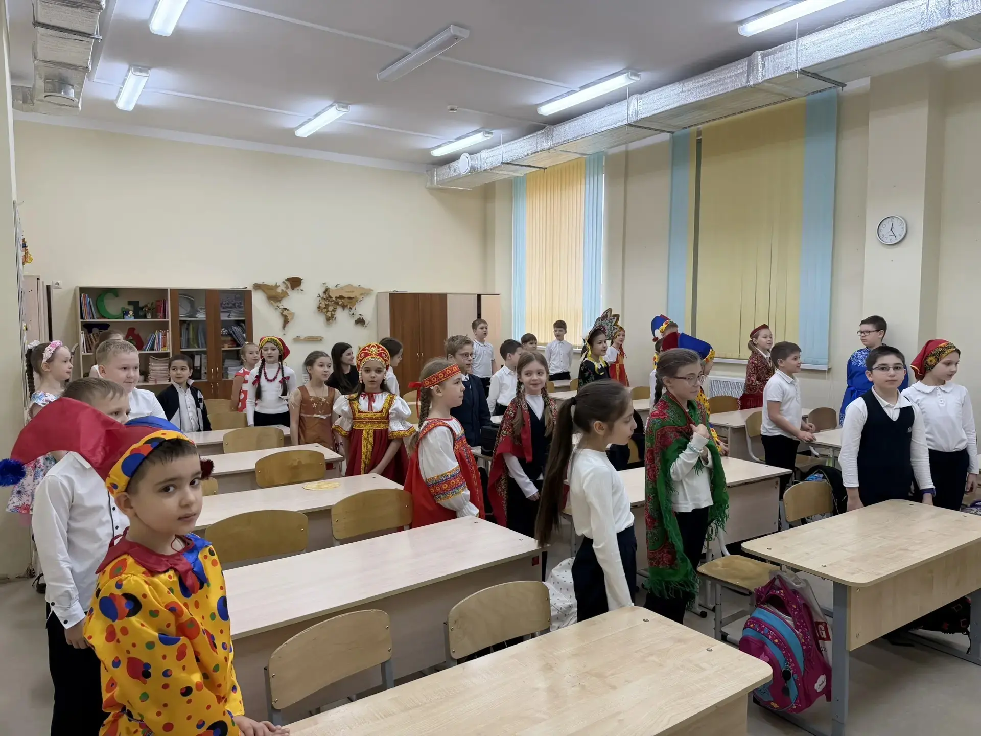 ✨ Золотые лучики традиций - в наших классах просыпается весна! ✨   Масленичный марафон в нашей школе