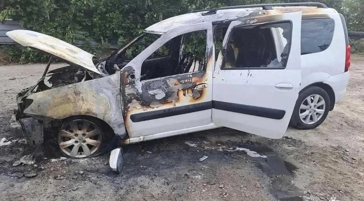 В Старом Осколе из горящей машины спасли мужчину. С травмами его госпитализировали.