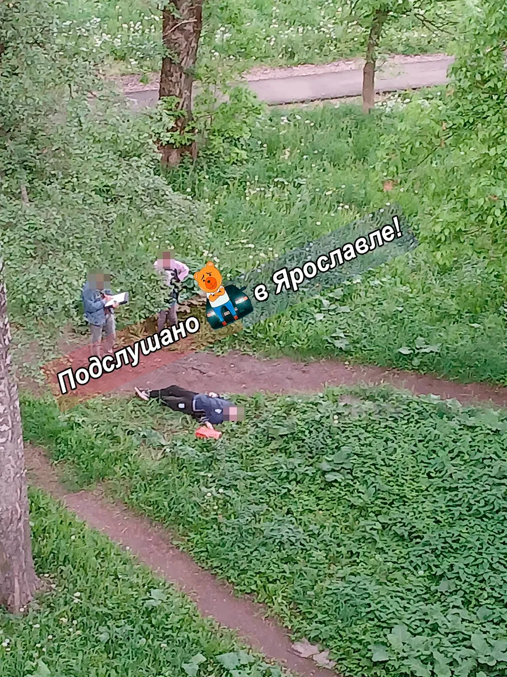 Лежит тело мужчины. Вероятно, труп. На вид лет 50. Оформляют.  Брагино. Недалеко от Урицкого, 35.  -