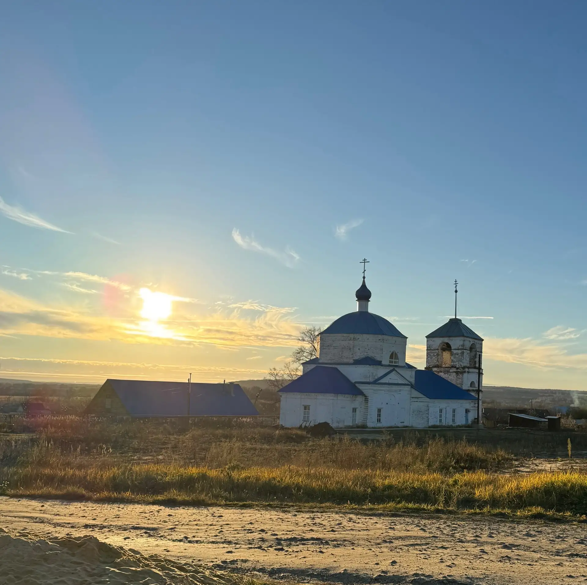 Видишь в храме лицемерие, глупость, злобу? Не беги. Церковь — не клуб святых. Это больница, где все 