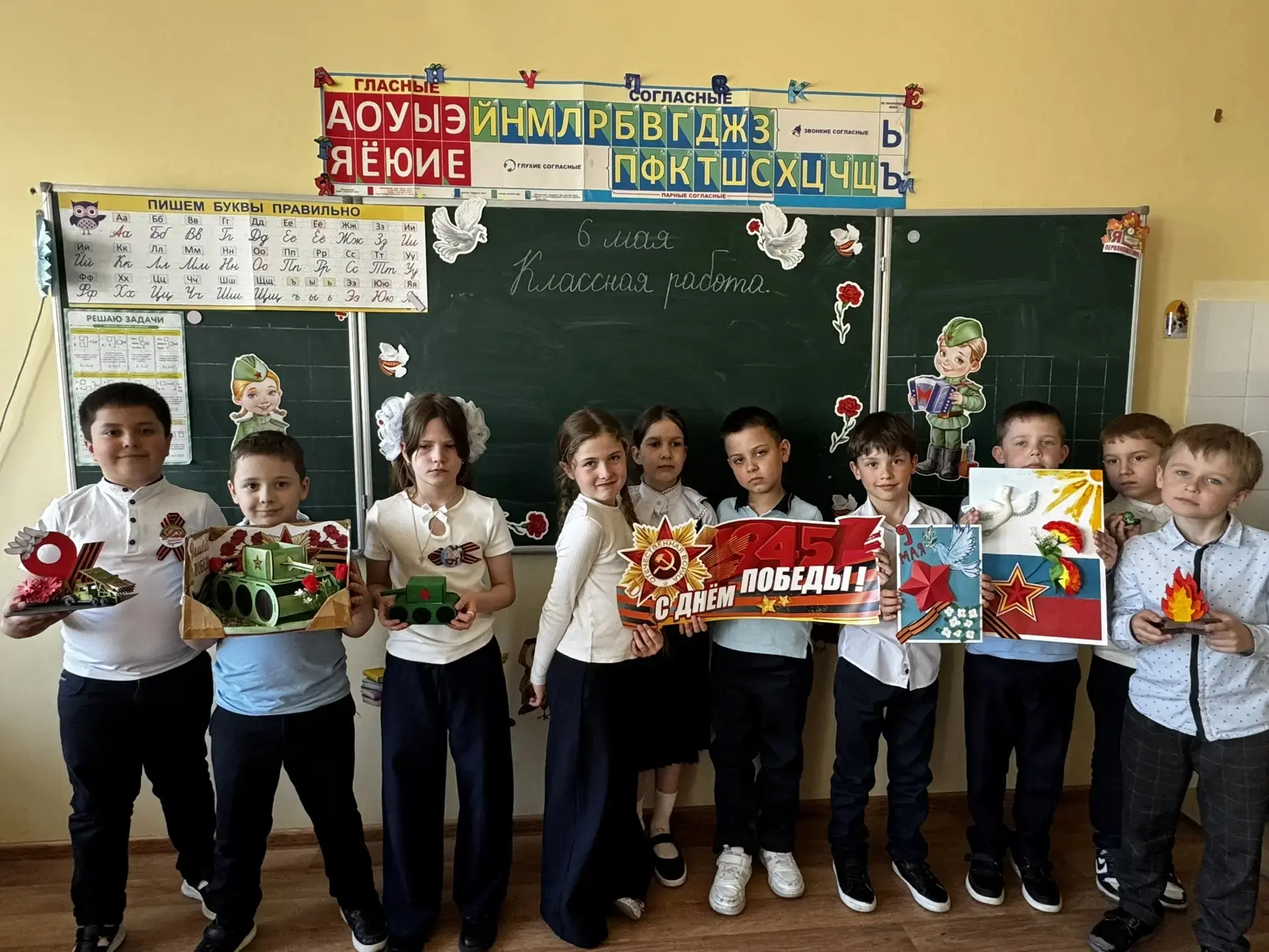 🕊️ День Победы в сердце первоклассника 🕊️  В 1 «В» прошёл особенный классный час — посвящённый Дню П