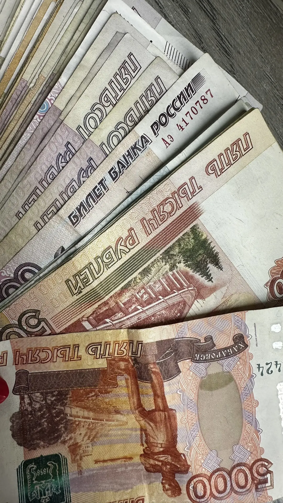 В России зажиточные безработные граждане, которые не стесняются тратить миллионы на люксовые авто, д