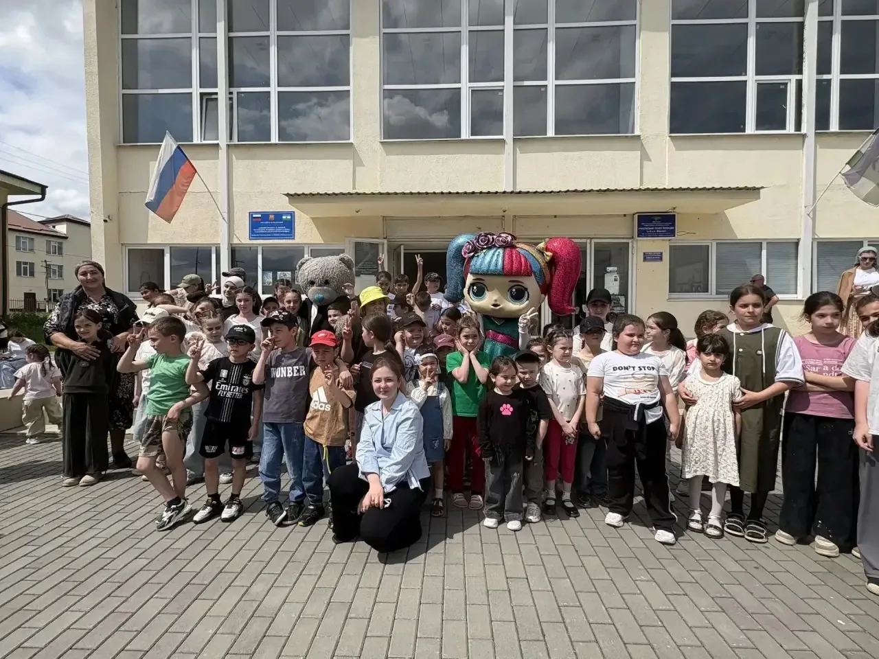Праздничная программа: «Страна детства»
1 июня в Структурном подразделении МКУК «РКДЦ» с.п Яникой со