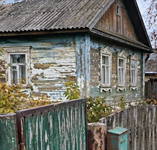 Жительнице села под Рыбинском выписали штраф за облупившийся фасад