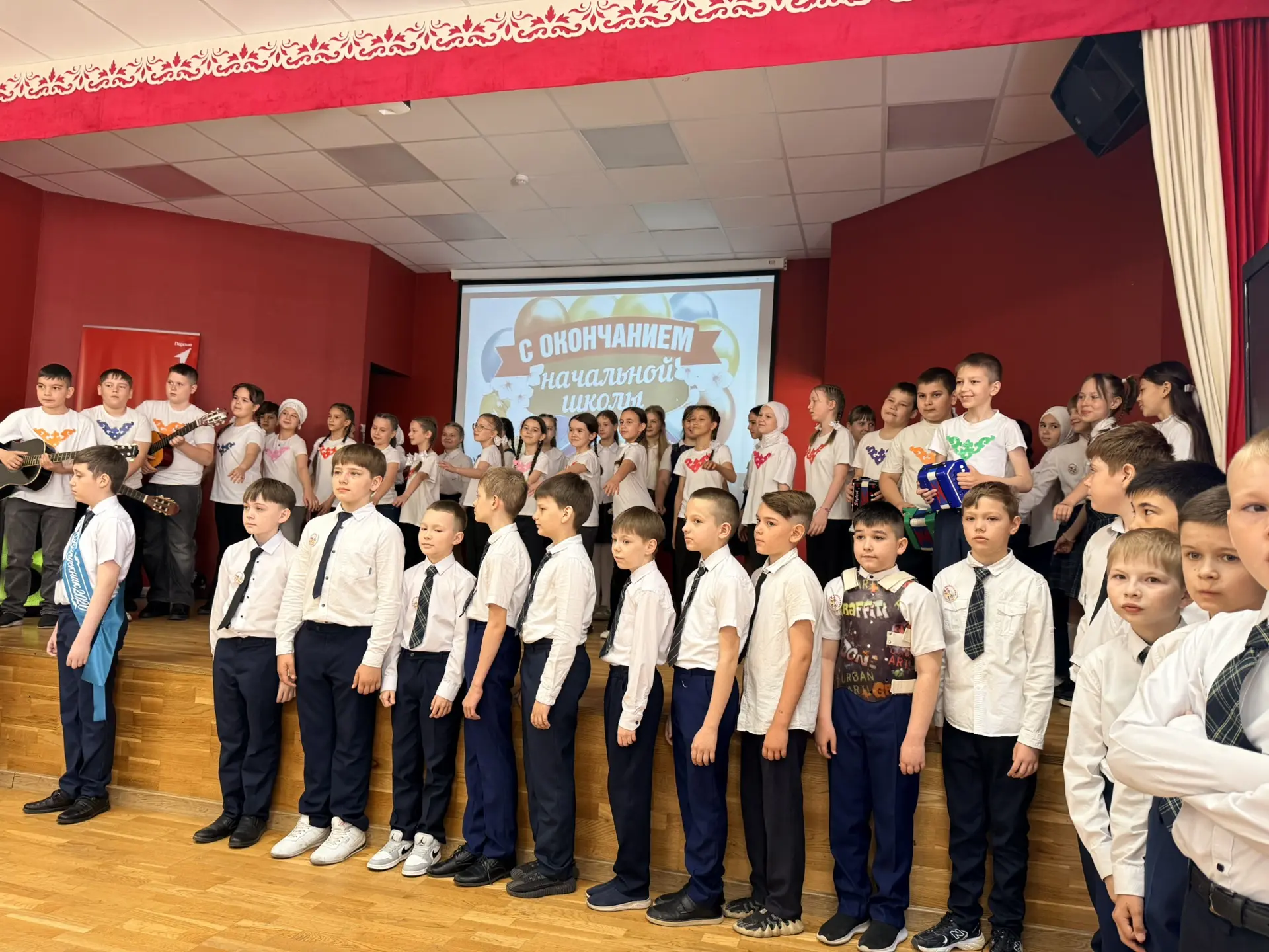 ⭐️Прощание с начальной школой: яркий выпускной четвёртых классов! 🎓