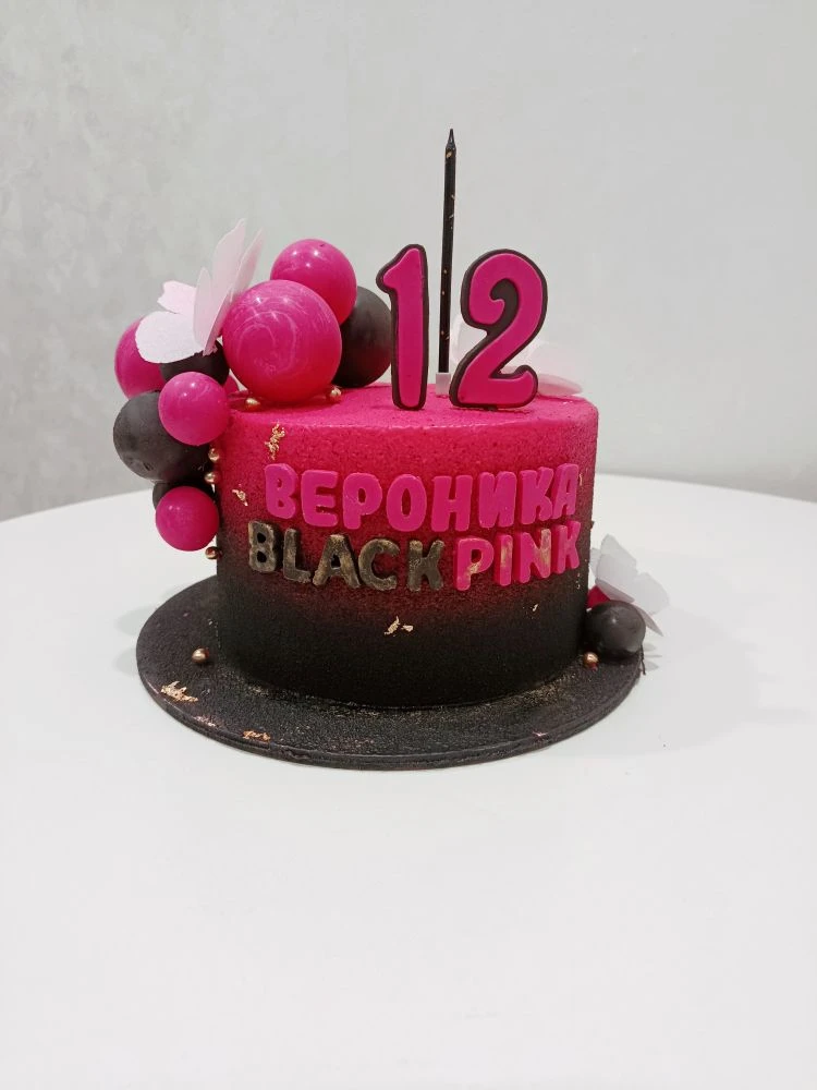 ✨ Яркий торт в стиле BLACKPINK для незабываемого 12‑летия! 🎉 Градиентный велюр — от на...