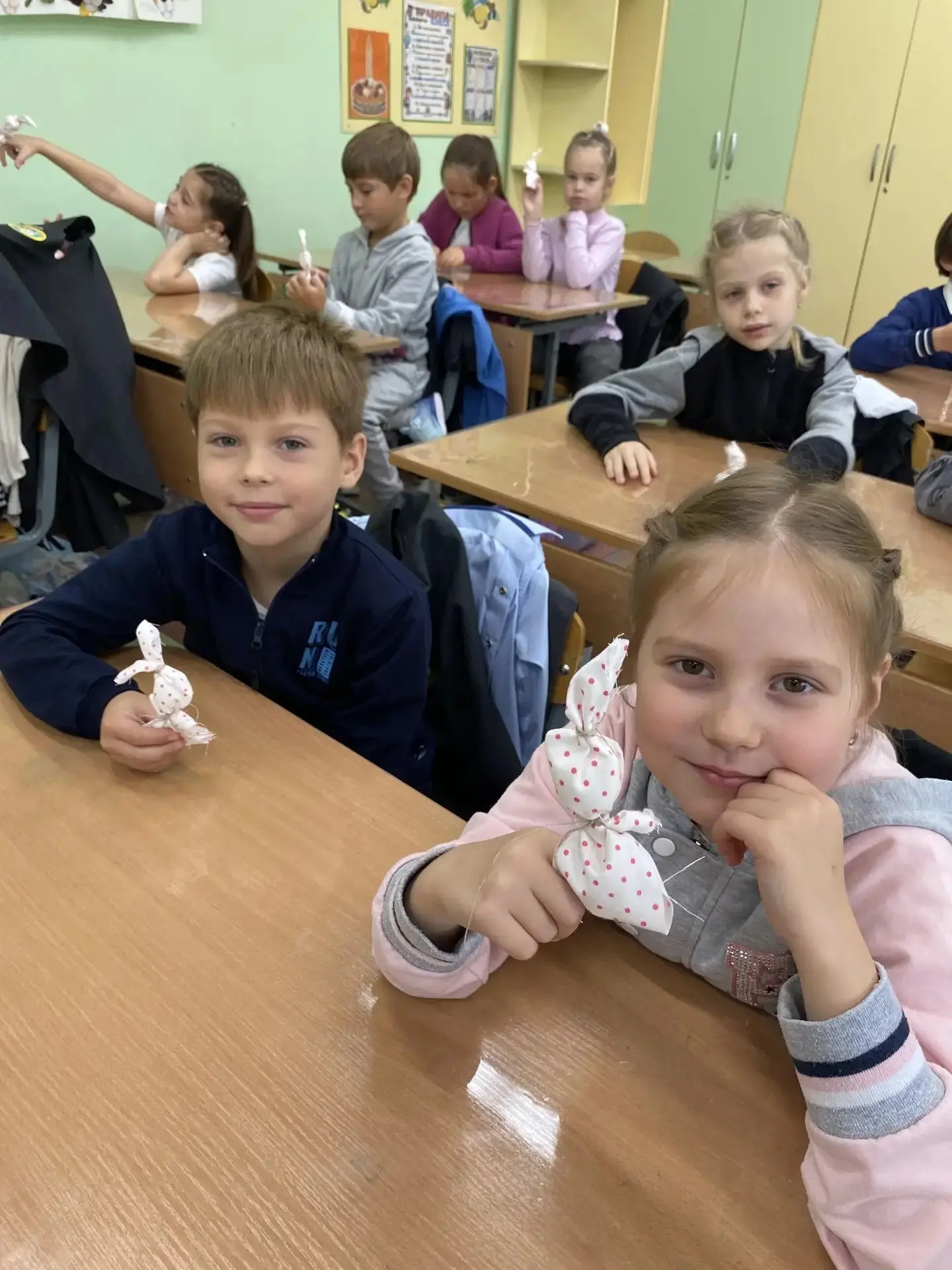 Сегодня в 1 «Е» и 1 «Д» классах прошел замечательный творческий мастер-класс, приурочен...