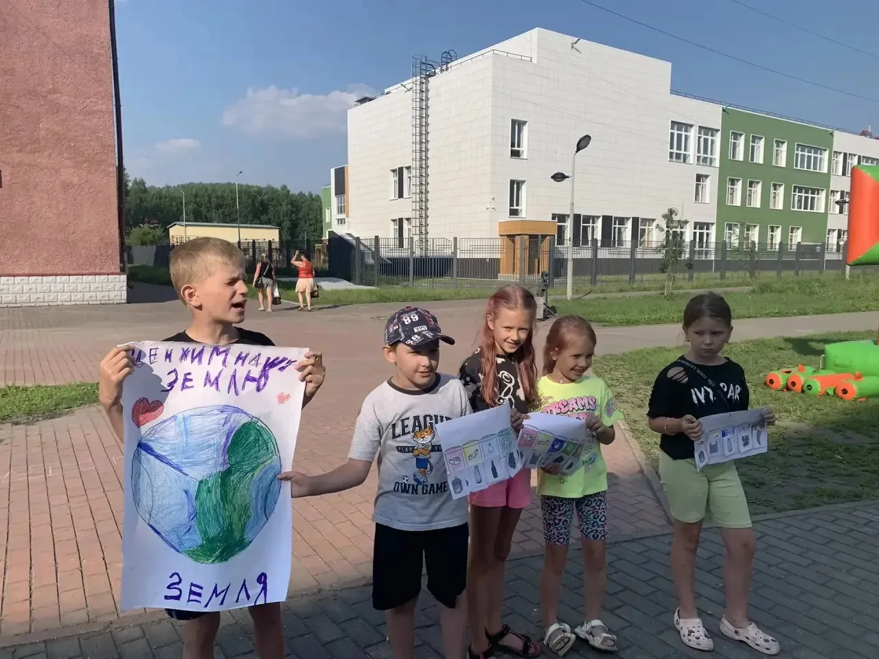 ✨ На вечерней площадке «Междуреченский Арбат» прошла Экологическая игра «Сохрани планету»! 🌍

💪 Ре