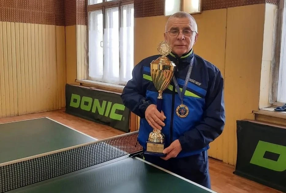 Новомосковец выиграл турнир по настольному теннису среди ветеранов