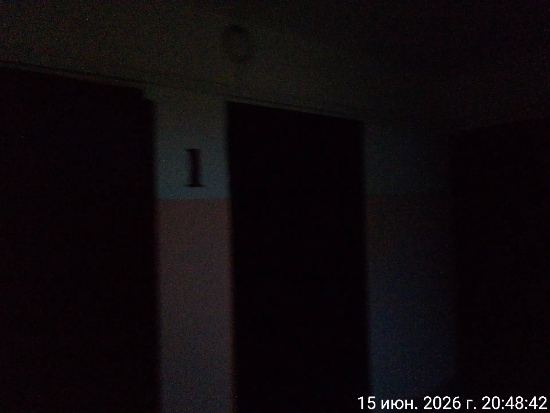 Всем добрый вечер.

Вечером ехала из театра и в подъезде не работало освещение - не понимаю, почему 