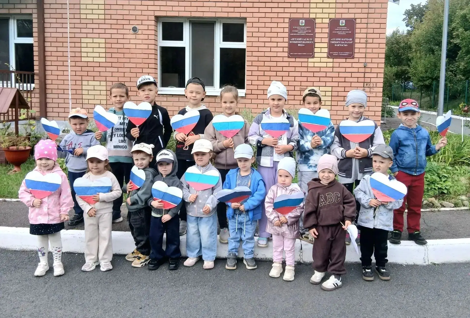 Ко Дню Государственного флага Российской Федерации в нашем детском саду прошли  тематич...