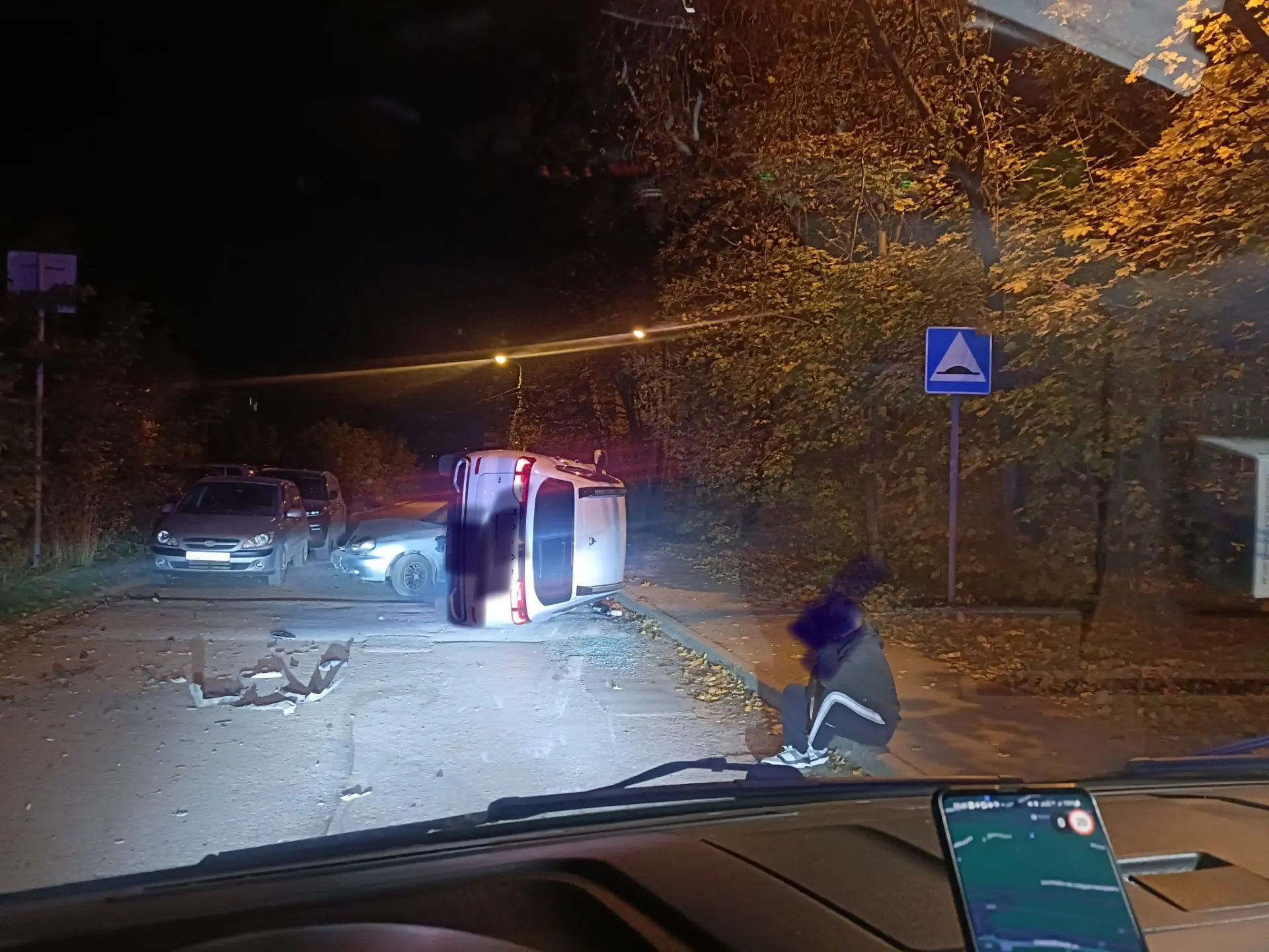 Вот такое дтп ночью во дворе карпинского 69