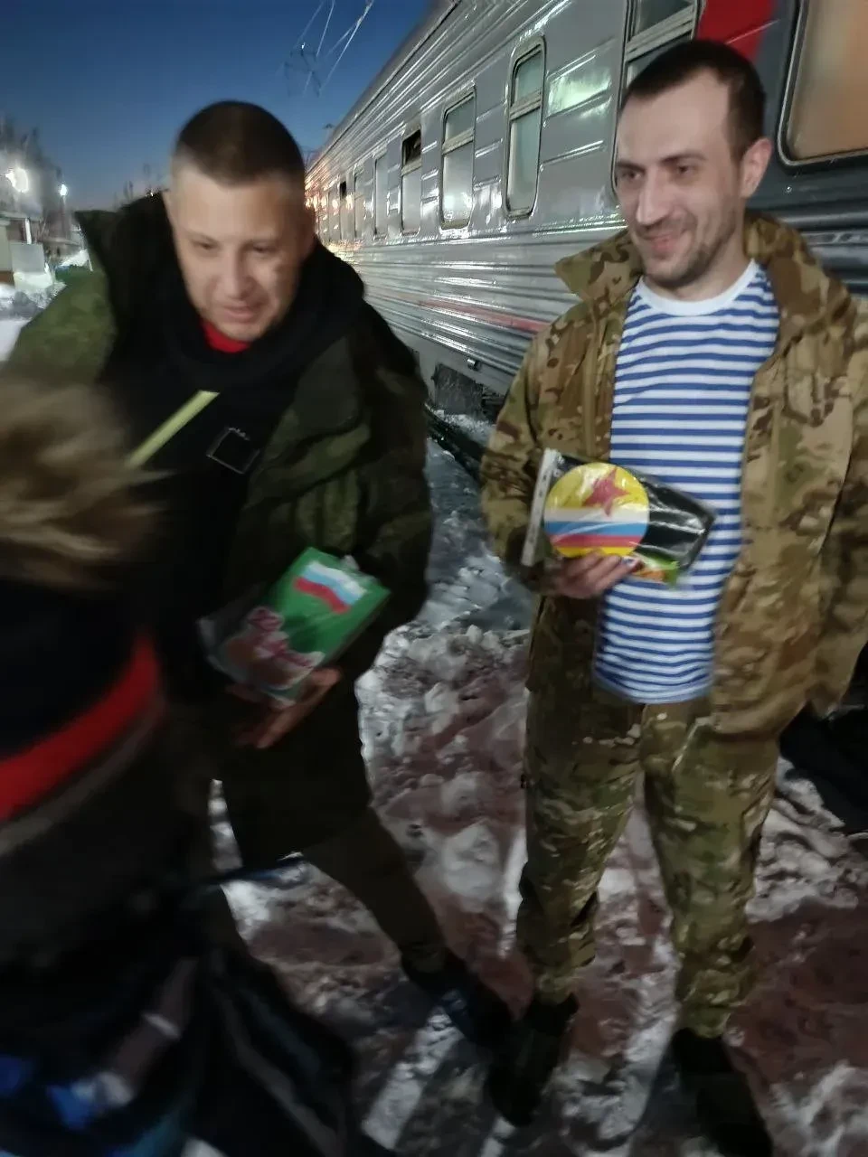 🎈 Маленькие руки делают большое дело! Ученики 3а, 3в и 2а классов решили поддержать ребят, защищающи