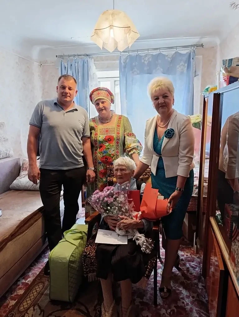 Сегодня жительница села Никольское Васильева Анна Александровна принимает поздравления ...
