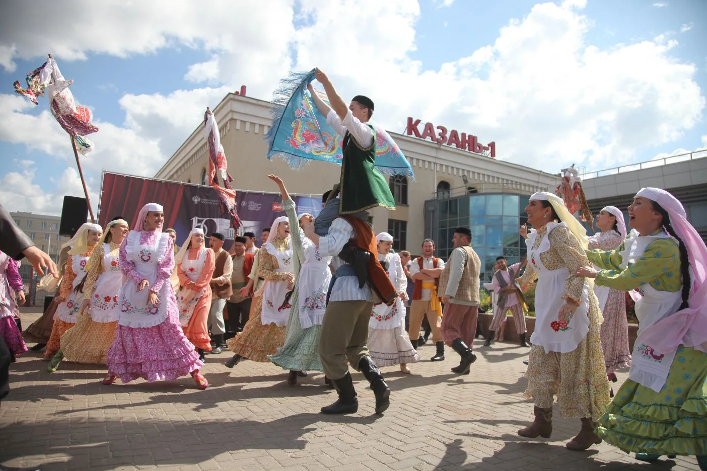 🚂🎭 Казань встретила «Театральный поезд» 

Всероссийский проект «Театральный поезд» — это уникальны