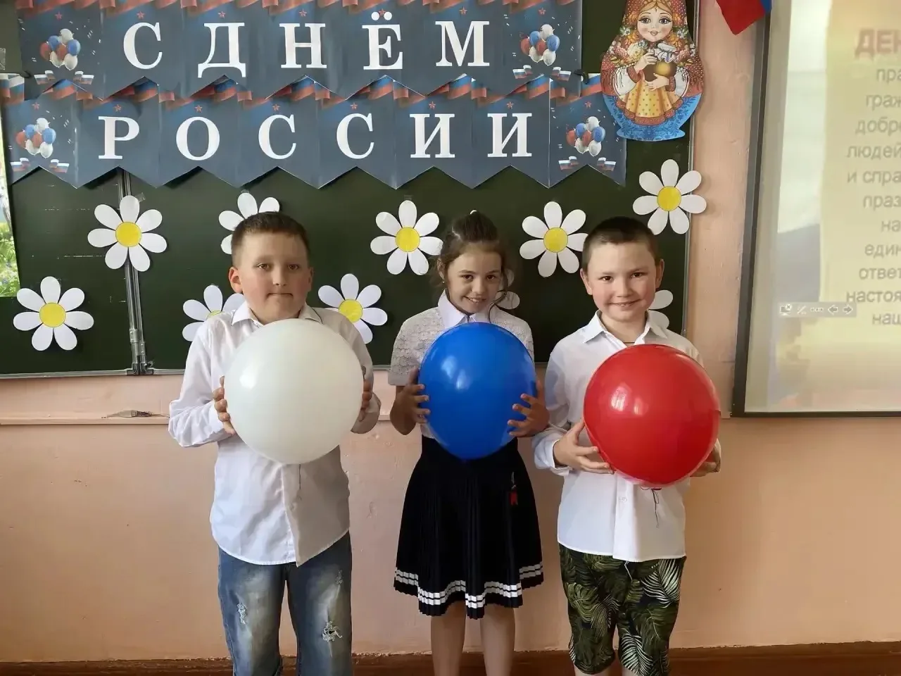 День 8☀️
(10.06)
Вторая половина дня:
«День России!»

12 июня в нашей стране отмечается День России.