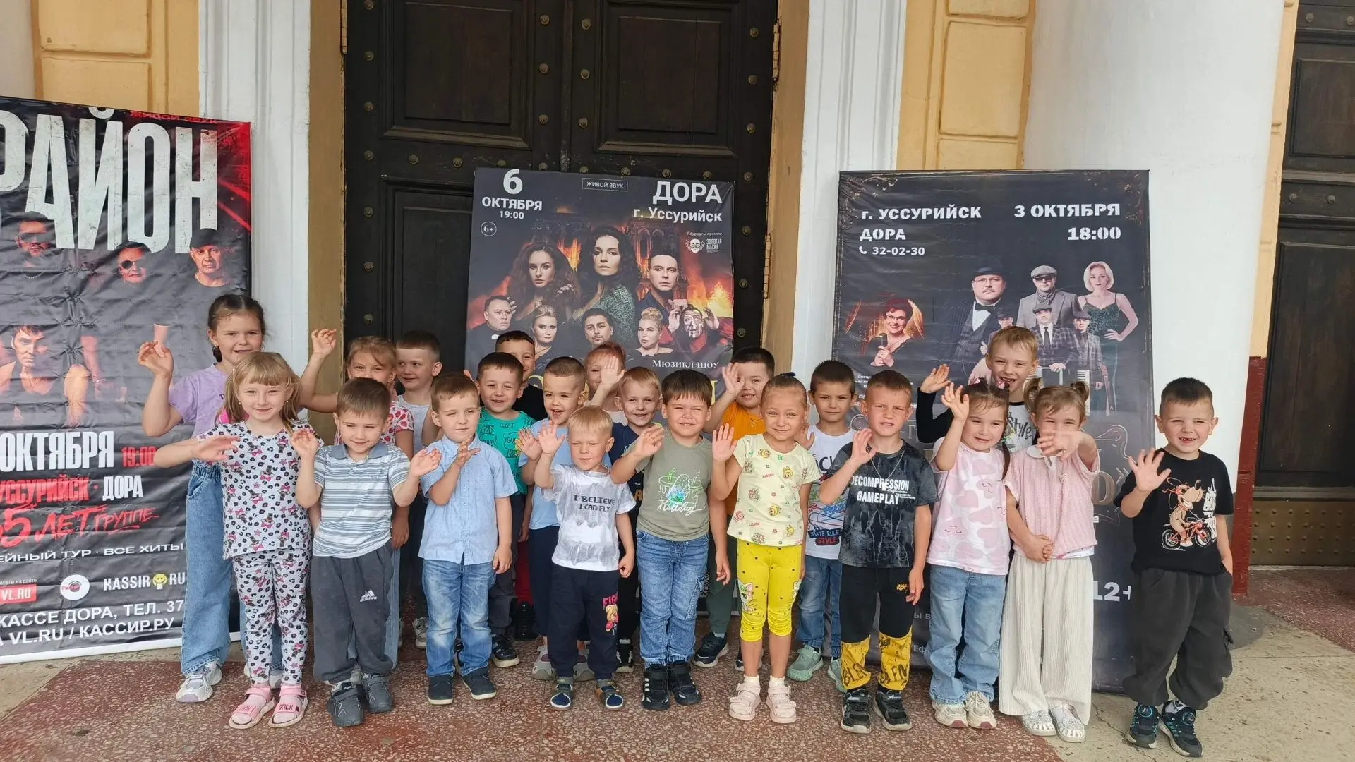 Сегодня воспитанники  нашего детского сада посетили Драматический  театр  Восточного военного округа