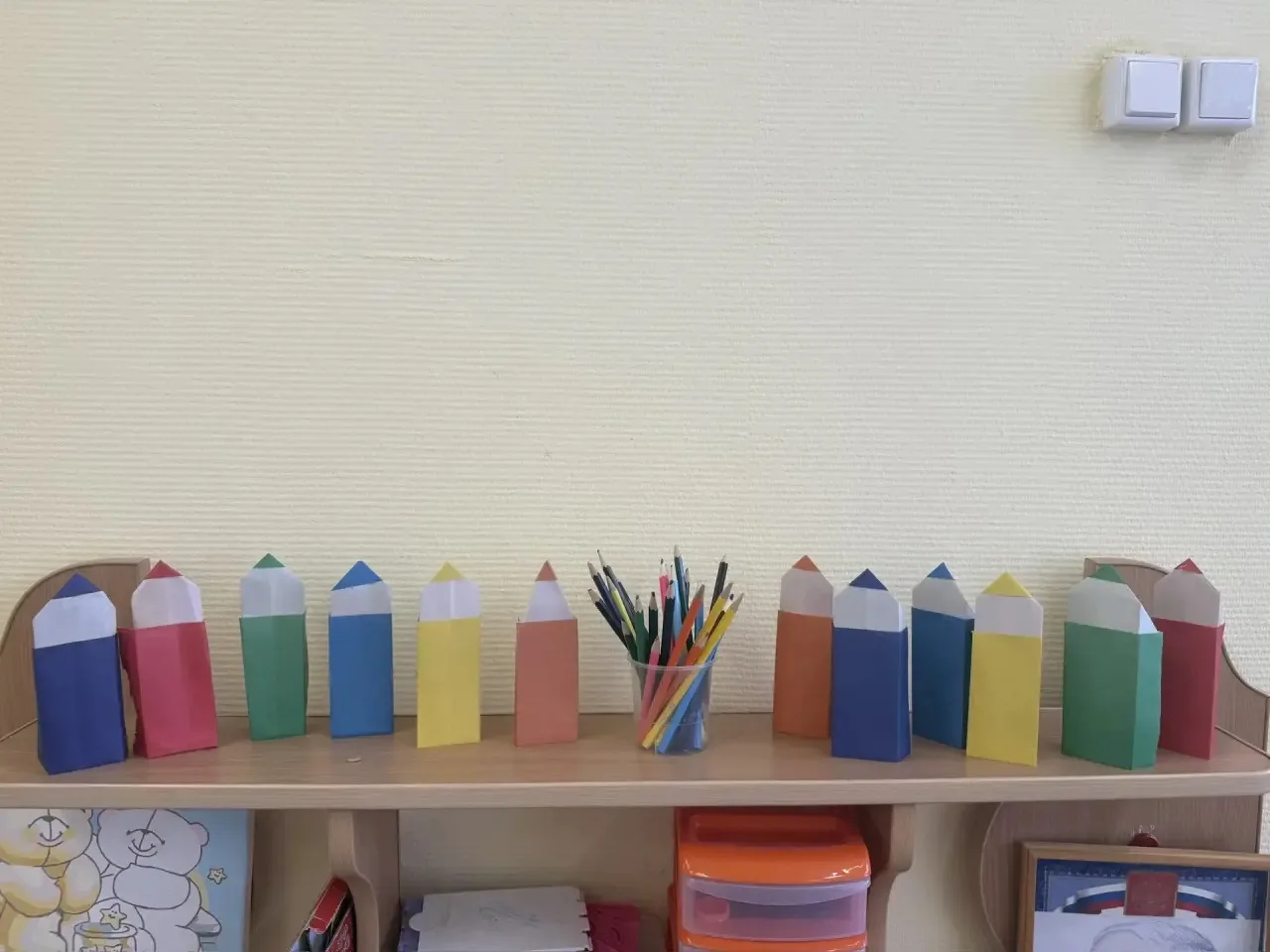 День цветных карандашей 🎨✨  ✏️На прошедшей неделе в дошкольном корпусе «Родничок» девчонки и мальчиш