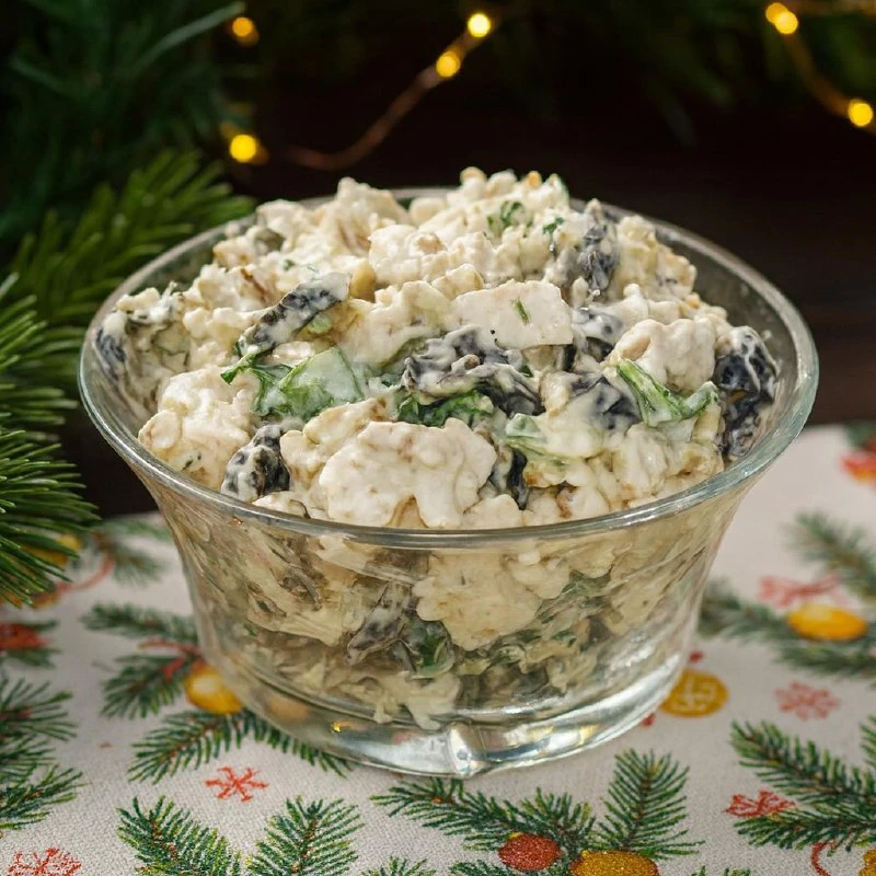 САЛАТ С ЧЕРНОСЛИВОМ И КУРИНЫМ ФИЛЕ