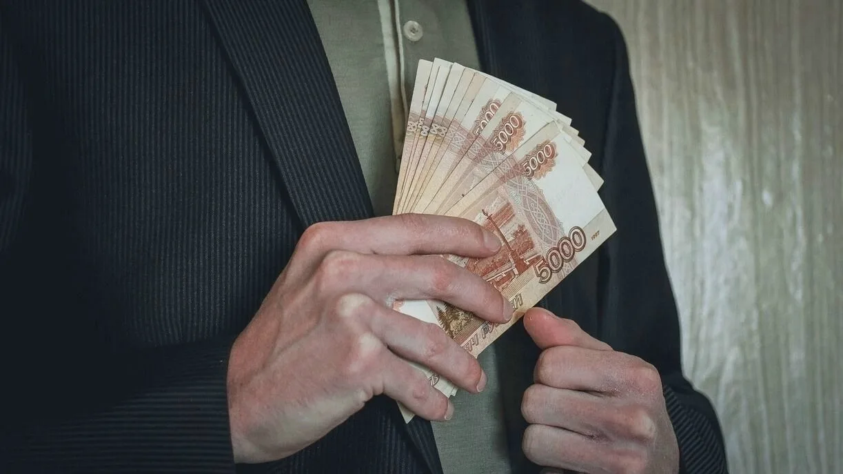 Более 60 вахтовиков пожаловались на задержку зарплаты в тюменской компании
Вахтовики из Тюмени пожал