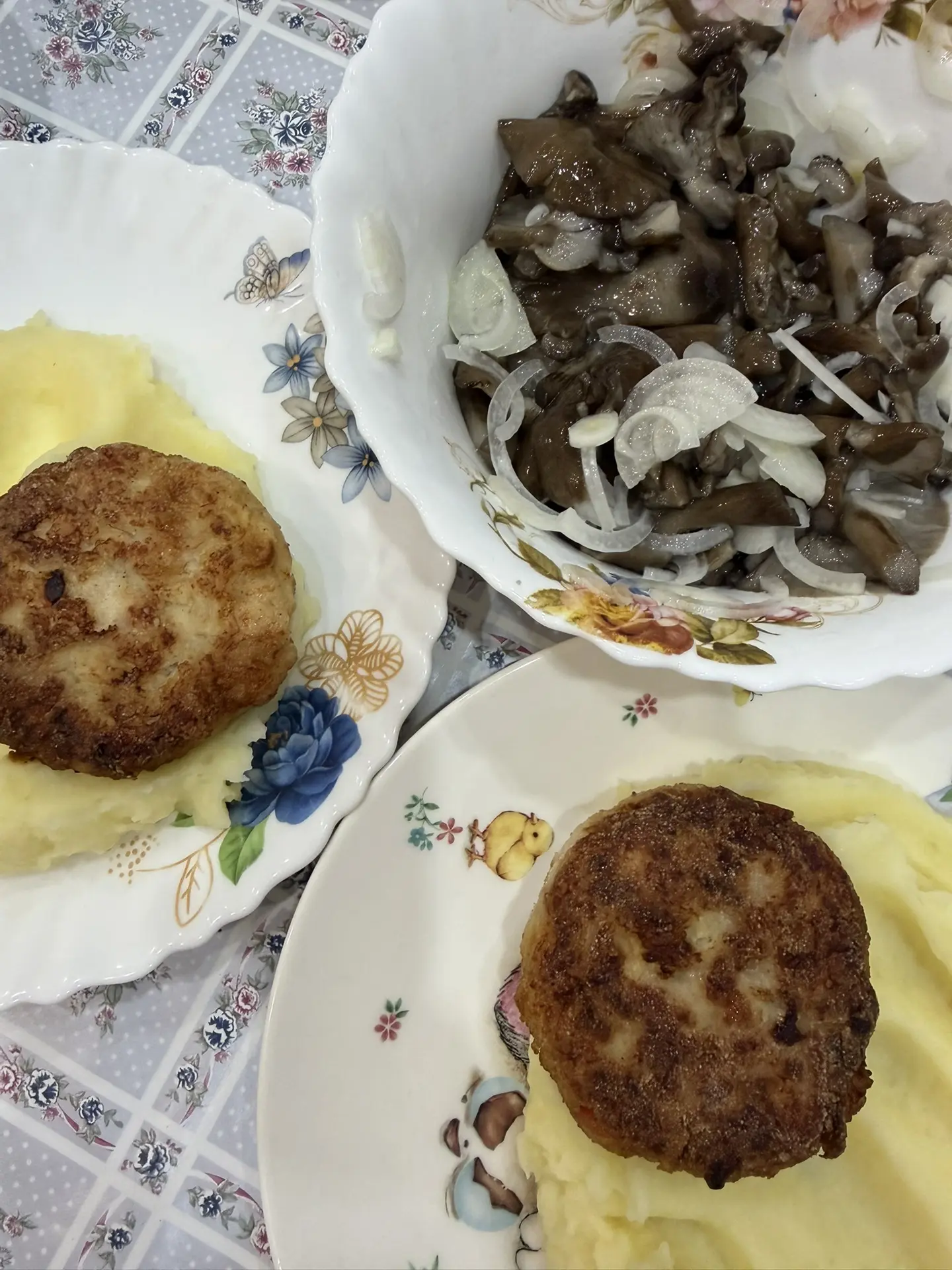 У нас сегодня поздний ужин.