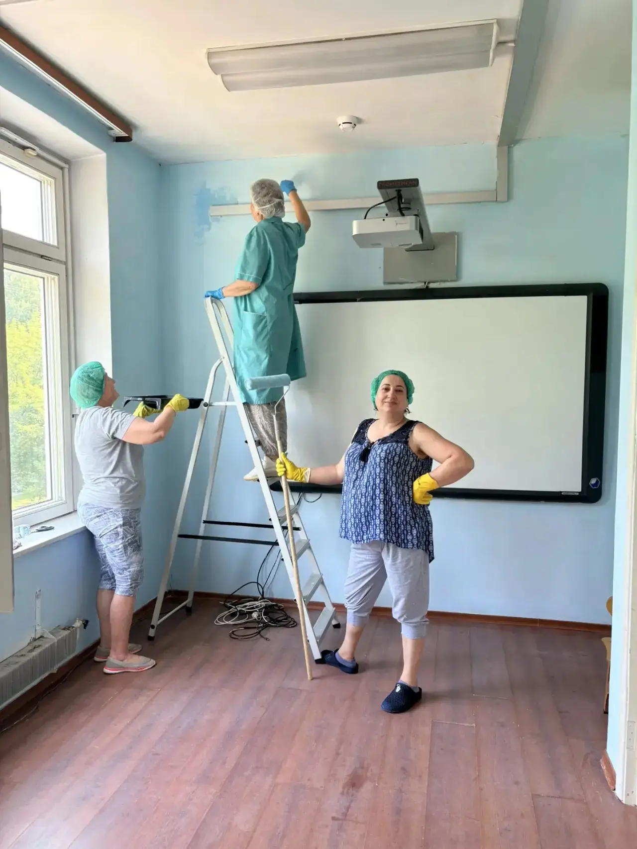 🏗️ Ремонт в детском саду — в самом разгаре!

⚒ Работа кипит: специалисты трудятся каждый день, чтоб