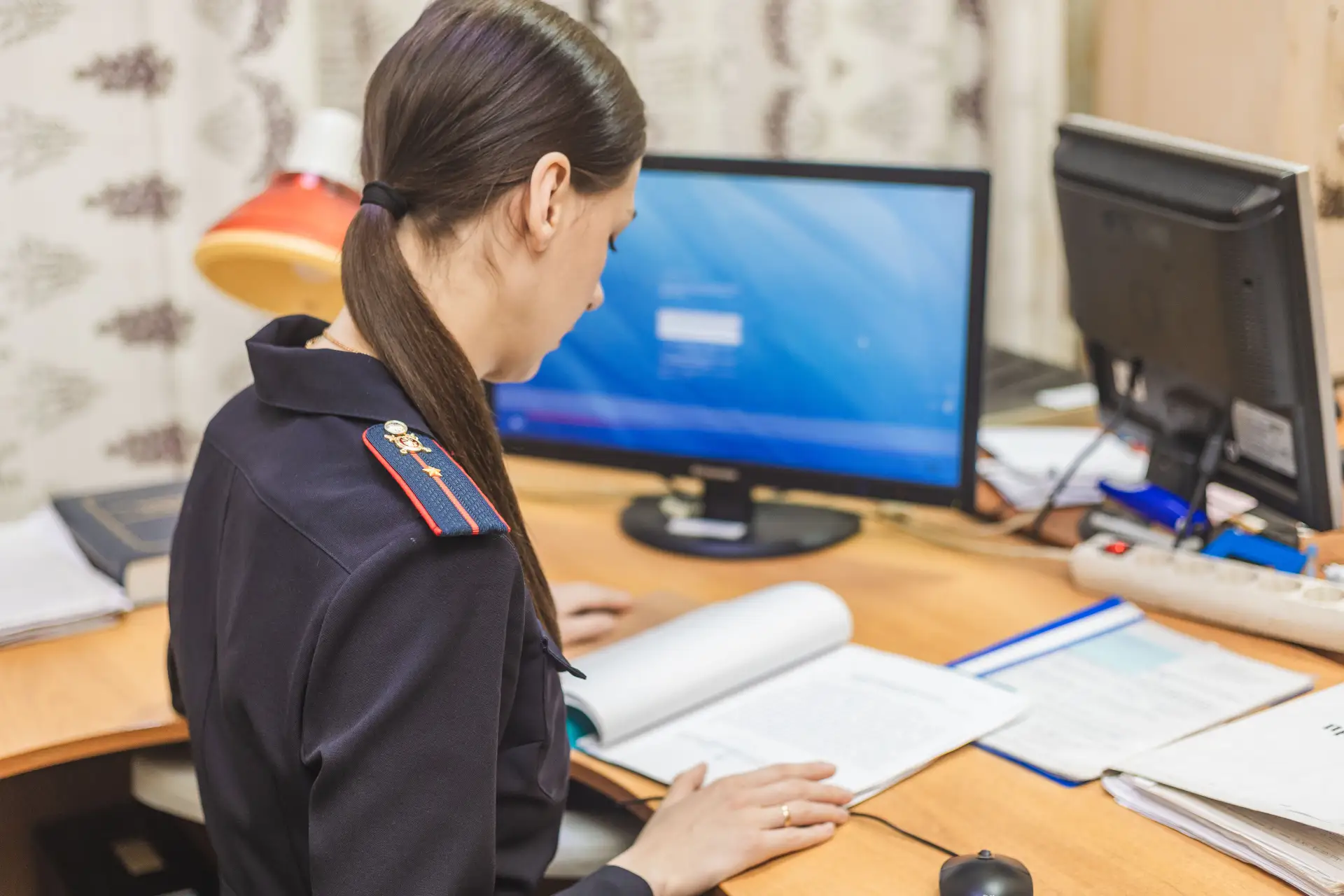 В Нерехте полицейские задержали замдиректора магазина, которая за полгода присваивала 208 тысяч рубл