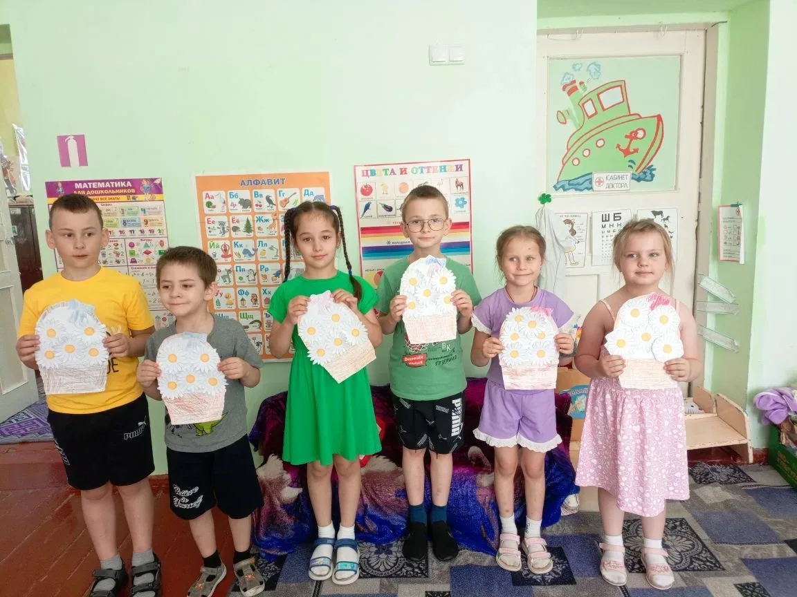 Корзина ромашек.
Группа "Вишенка".