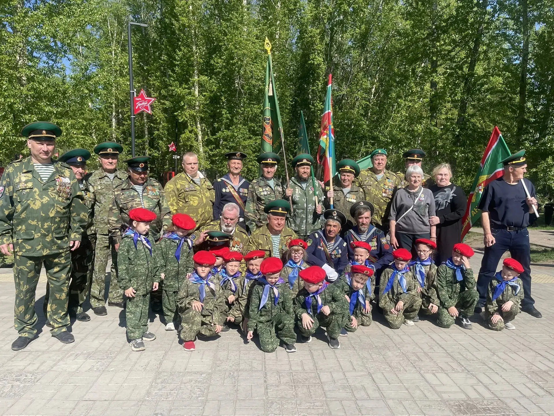 В День пограничника ребята подготовительной и старшей группы вместе с руководителем учр...