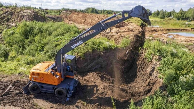 UMG представит колесный экскаватор E200W с запасом хода на 25% больше